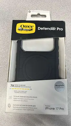 OtterBox - Refurbished Excellent - iPhone 17 Pro Defender Series Pro Case for MagSafe with Camera Control - Black