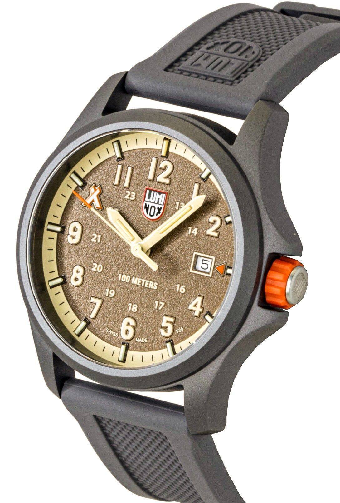 M10S 01  
LUMI NOX  
100 METERS  
SWISS MADE  
T26