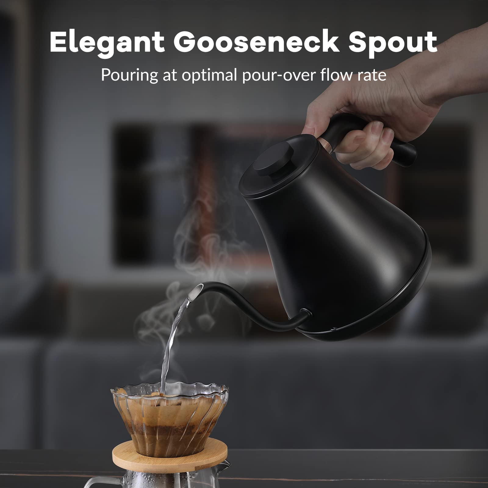 Elegant Gooseneck Spout  
Pouring at optimal pour-over flow rate
