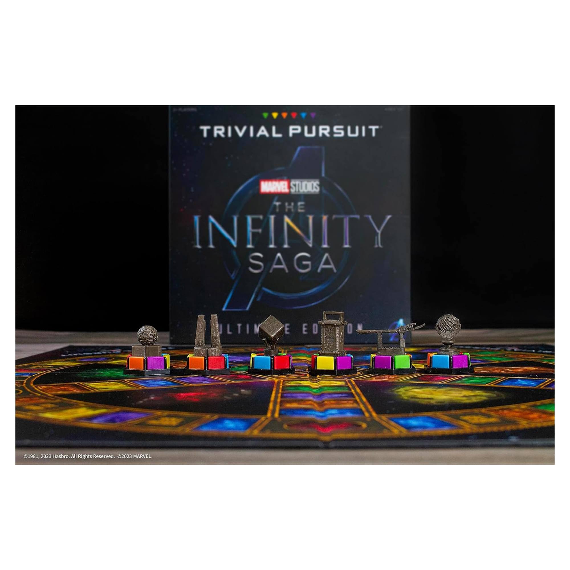 TRIVIAL PURSUIT MARVEL STUDIOS THE INFINITY SAGA ULTIMATE EDITION 2023. All rights Reserved. ©2023 MARVEL.
