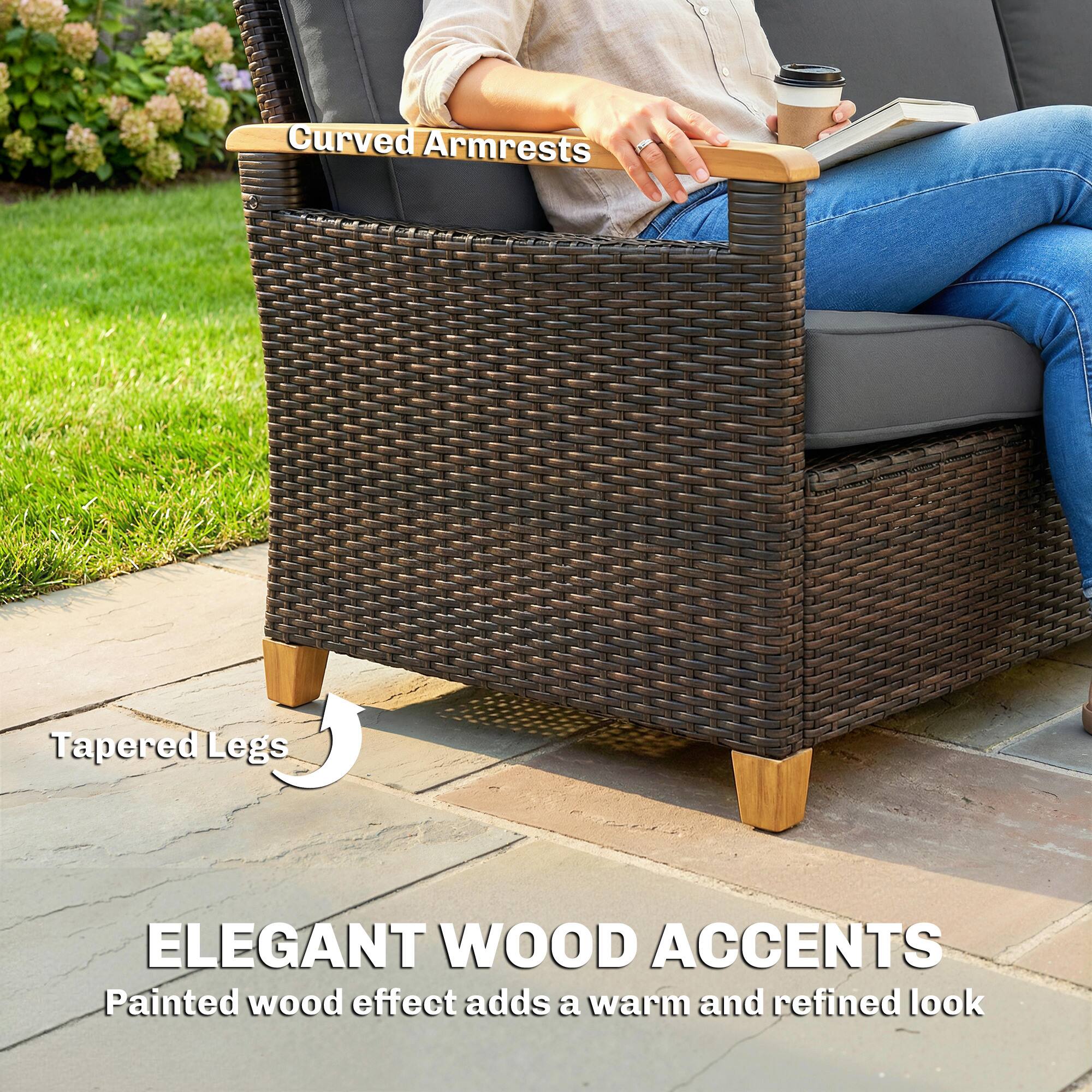 Curved Armrests  
Tapered Legs  
ELEGANT WOOD ACCENTS  
Painted wood effect adds a warm and refined look