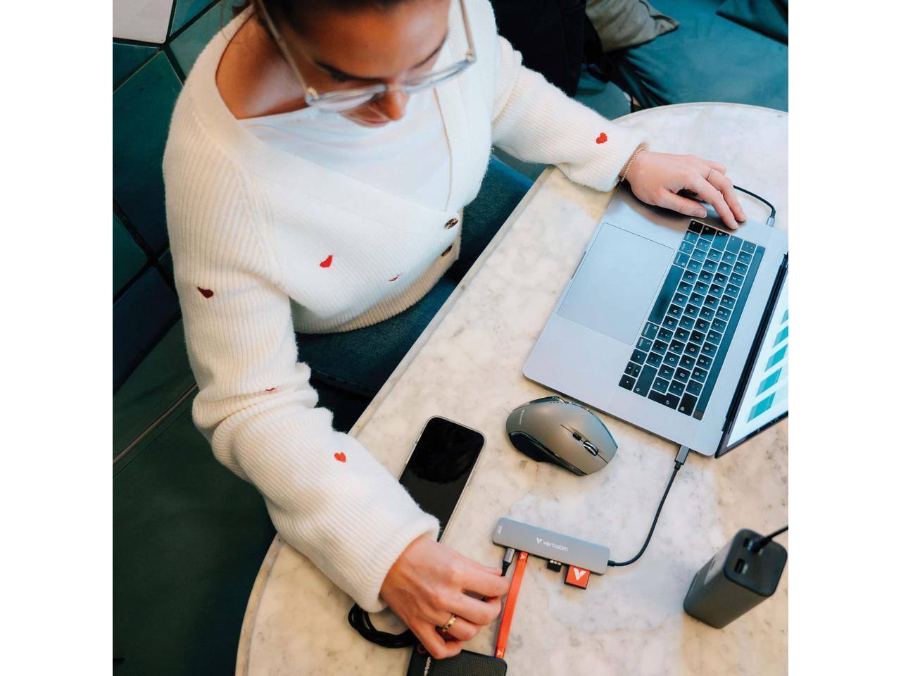 Alt View 9. Verbatim - Verbatim USB-C Hub - 7 Ports, 4K, USB, SD, microSD - Gray.