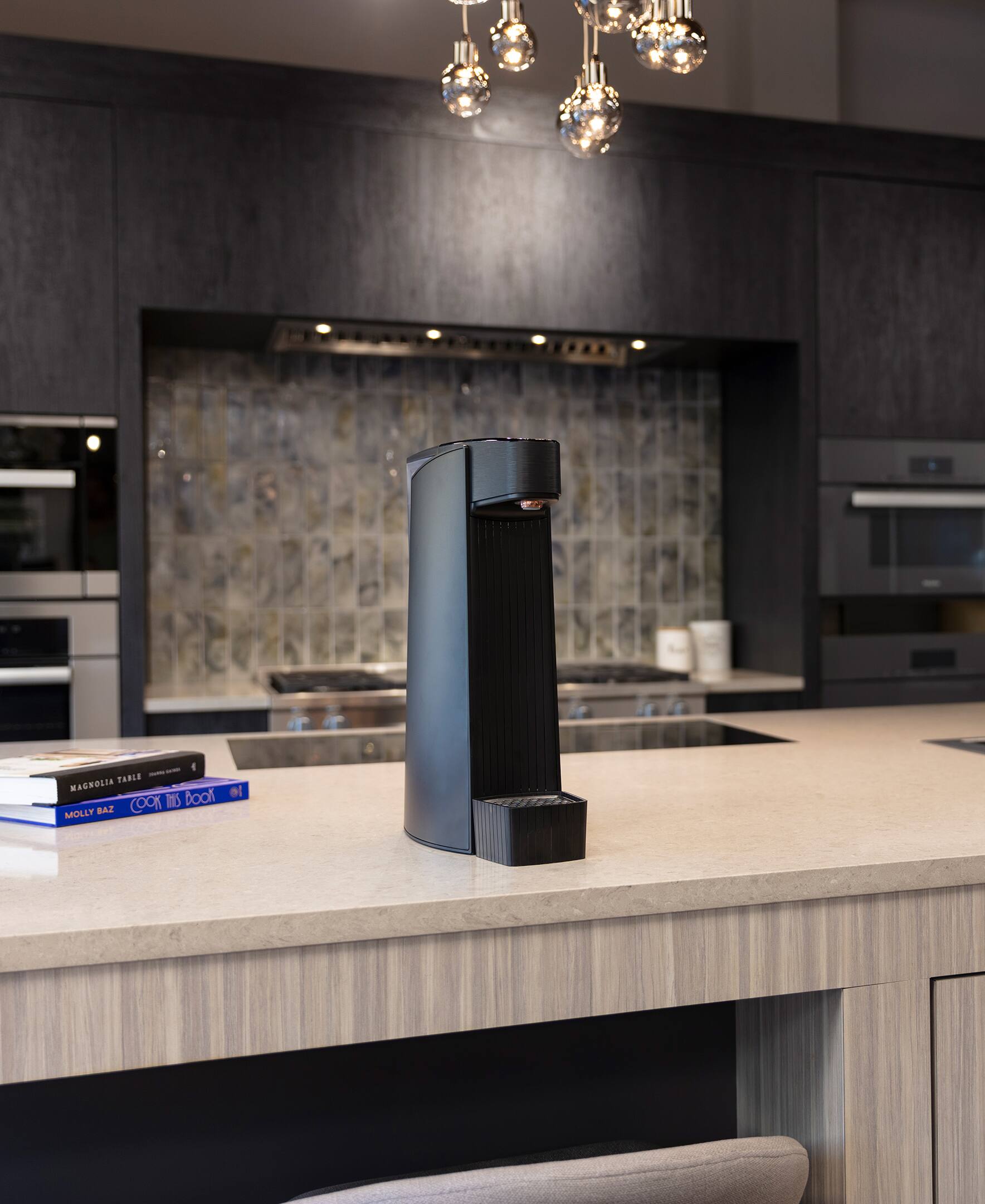 TABLE MAGROLIA COOK BOOK MOLLY BAZ