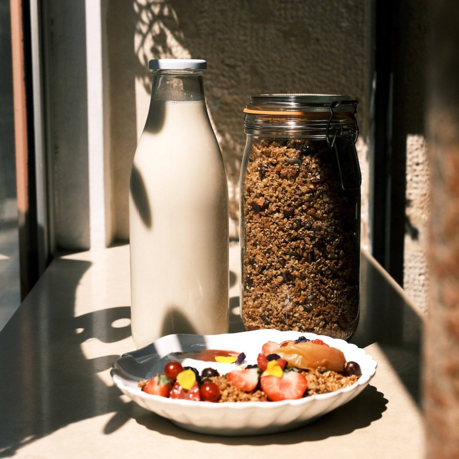 Alt View 1. Le Parfait - Milk Bottles - 1L French Glass Preserving Bottles w/ 48mm Printed Logo Metal Twist Cap, 32oz/Quart (Pack of 6).