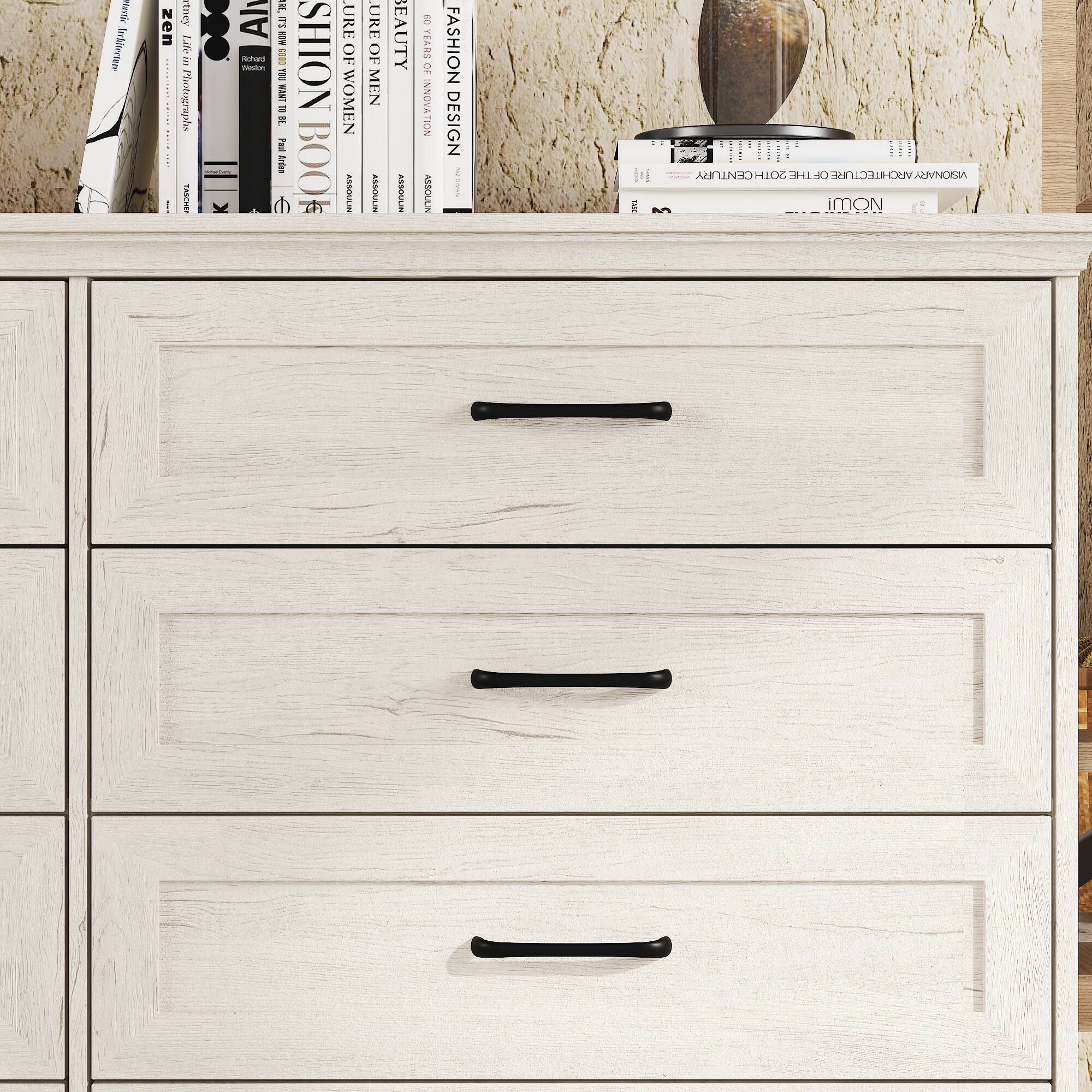 Sure, here is the corrected and grouped text from the image:

---

**Top Left:**
- zen
- Richard
- FASHION OF WOMEN
- FASHION OF BEAUTY
- FASHION DESIGN
- 50 YEARS OF INNOVATION
- ASSOULIN
- ASSOULIN
- ASSOULIN

**Top Right:**
- VISIONARY ARCHITECTURE THE FUTURE OF TECHNOLOGY
- imON

---

This text appears to be from the spines of books and a magazine on a shelf.