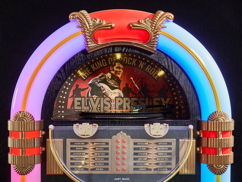 Sure, here is the corrected and grouped text:

---

**The King of Rock 'N' Roll**

**Elvis Presley**

**Songs:**

- Rock 'N' Roll
- Suspicious Minds
- King Creole
- That's All Right
- G.I. Blues
- Love Me Tender
- Are You Lonesome Tonight?
- All Shook Up
- Blue Moon
- Return to Sender
- Hound Dog
- Blue Suede Shoes
- Little Sister
- Blue Christmas
- Burning Love
- I Want You, I Need You, I Love You
- Don't Be Cruel

**Bart Oben**

---