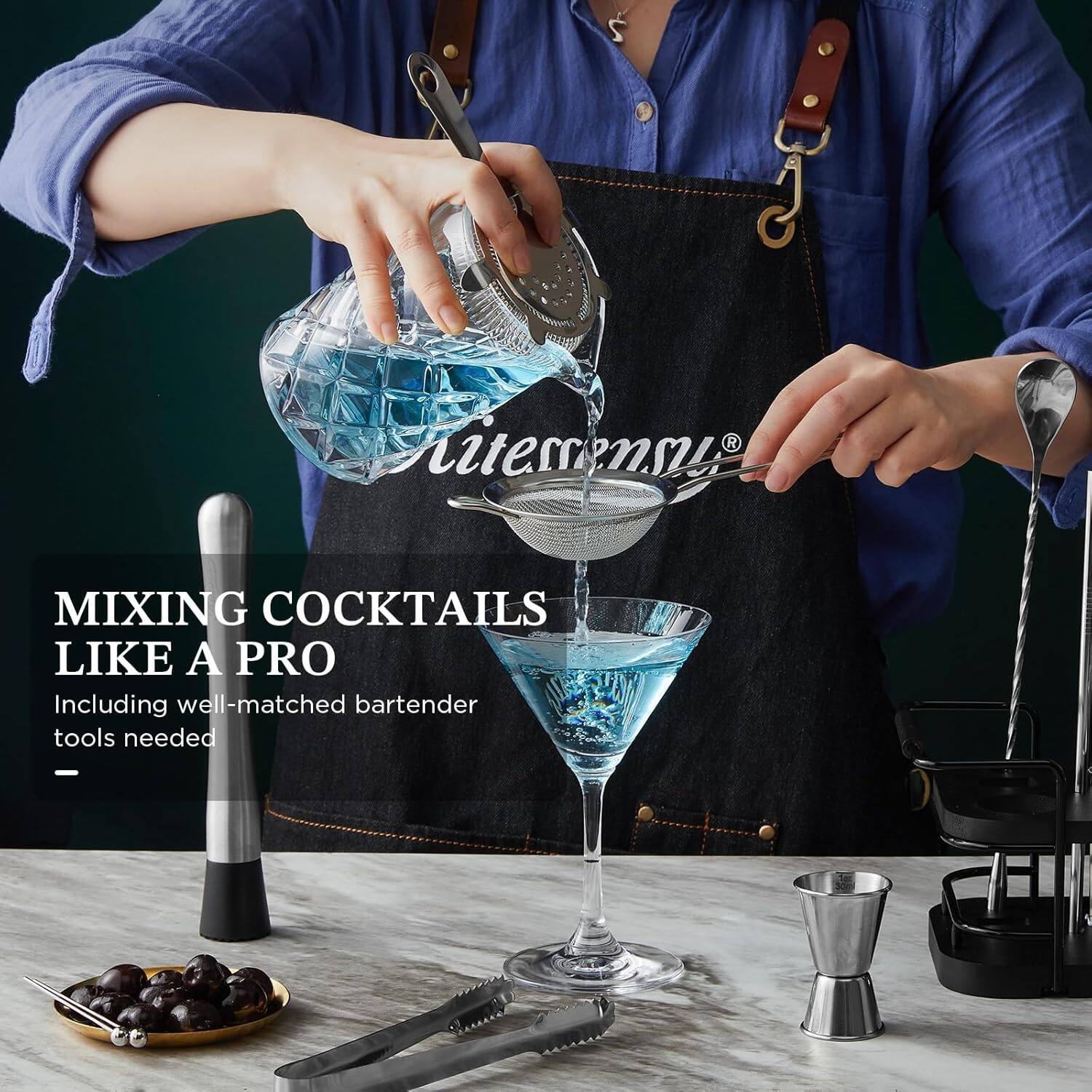 MIXING COCKTAILS LIKE A PRO  
Including well-matched bartender tools needed