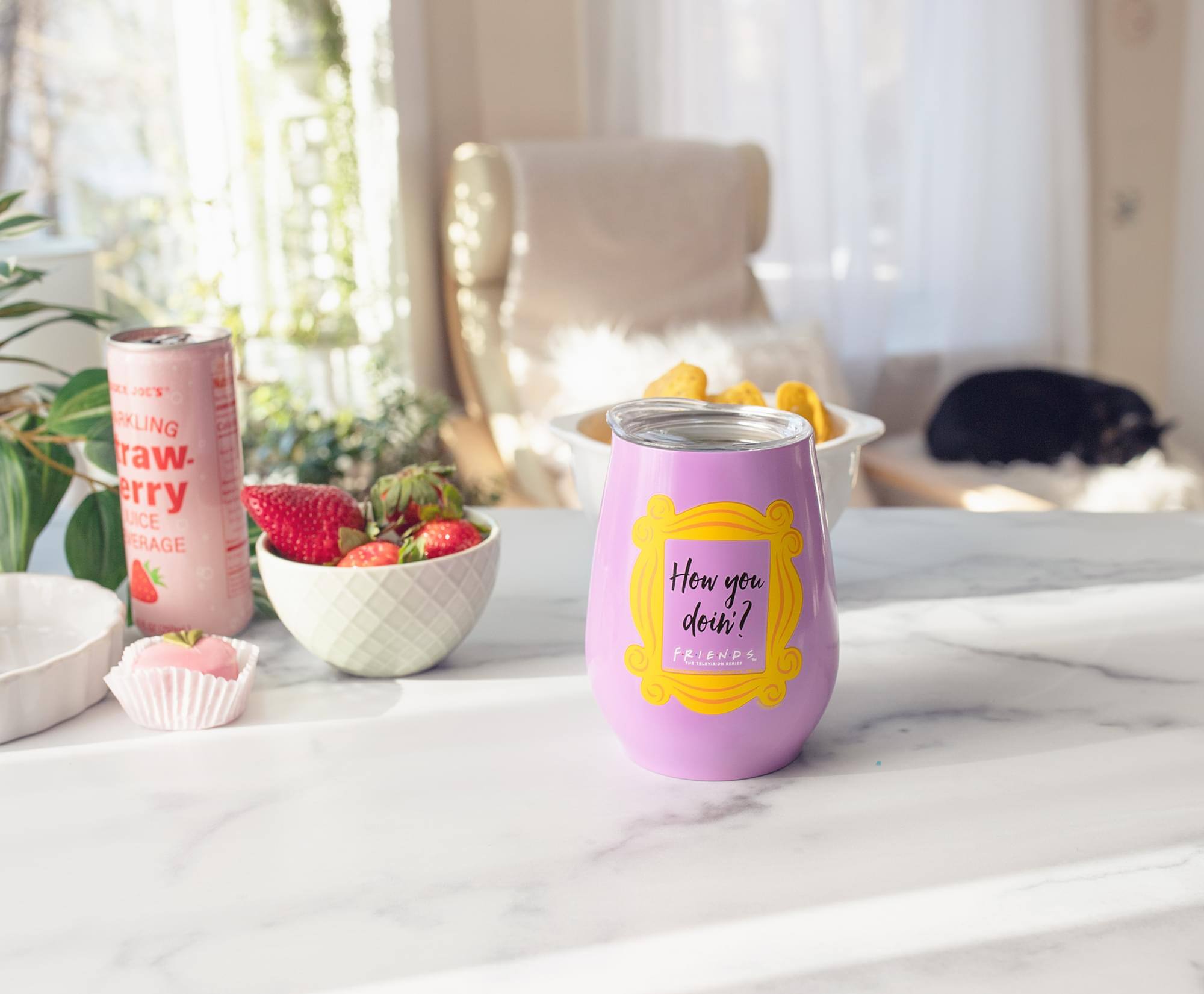 How you doin?  
FRIENDS

Sparkling Strawberry  
Juice Beverage