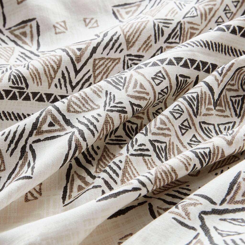 Alt View 5. Gracie Mills - Gracie Mills Modern Geometric 4-Piece Printed Comforter Set with Throw Pillow - Black/Ivory.