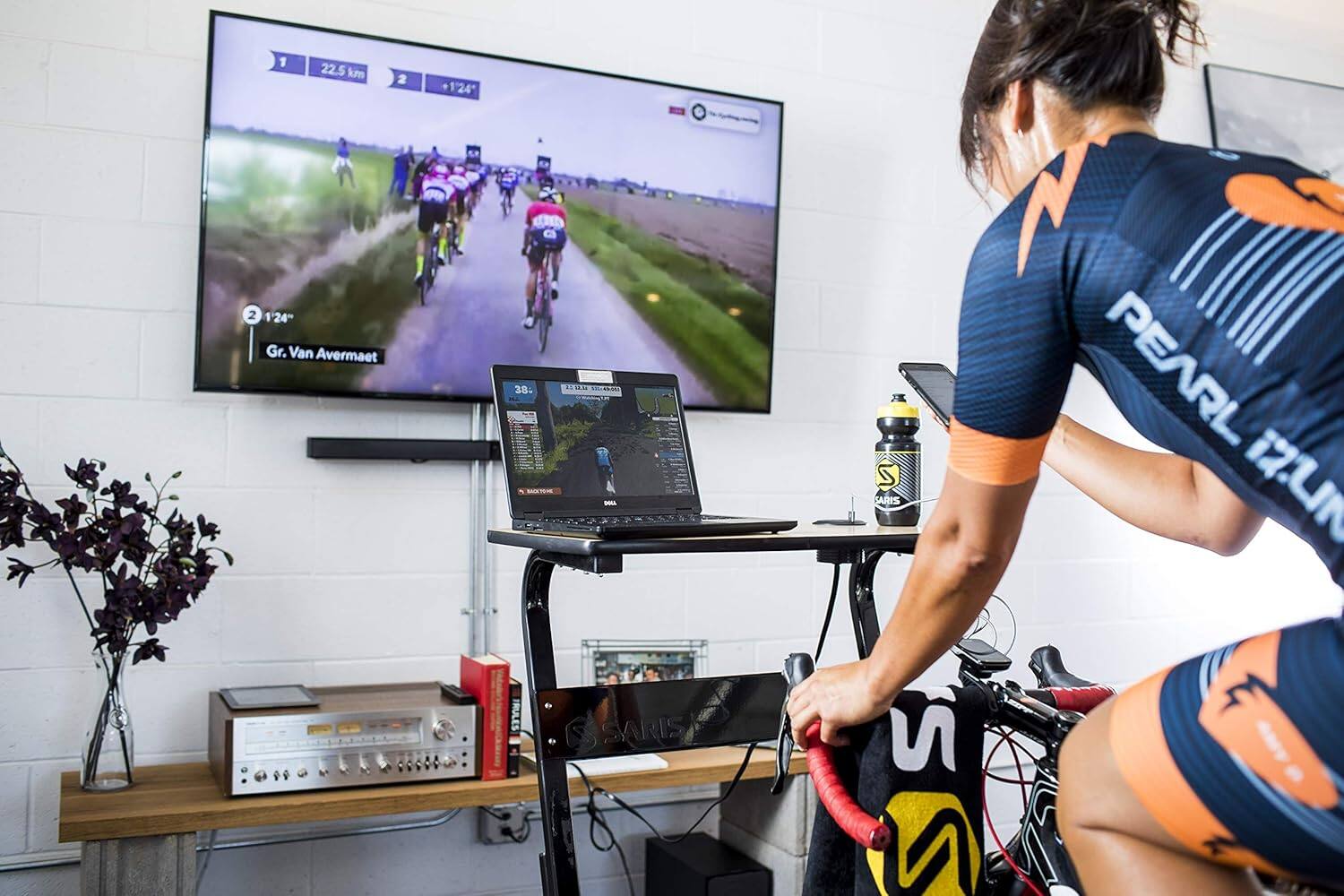 1 22.5 km 2 +1'24 2 1'24 Gr. Van Avermaet 38 LR RILINES BOTR -L S SARIS PEARL IU  IRULES SARIS S