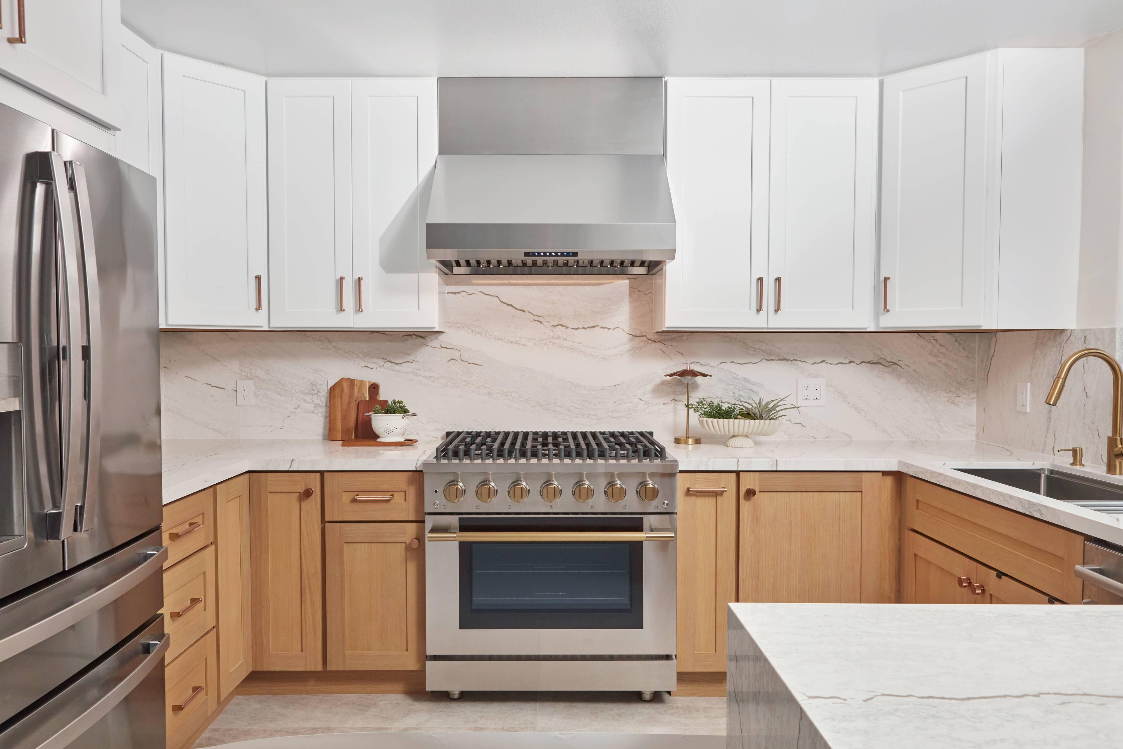 Alt View 1. Hauslane - HausPro 36 in. 6 Burners (20,000 BTU) Freestanding Gas Range Range - Satin Brass.