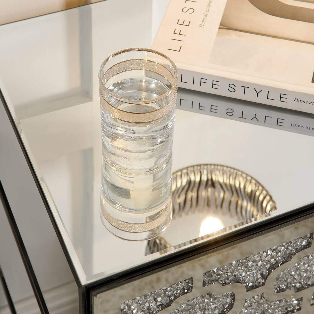 LIFE STYLE  
Home at  
LIFE STYLE  
Home at