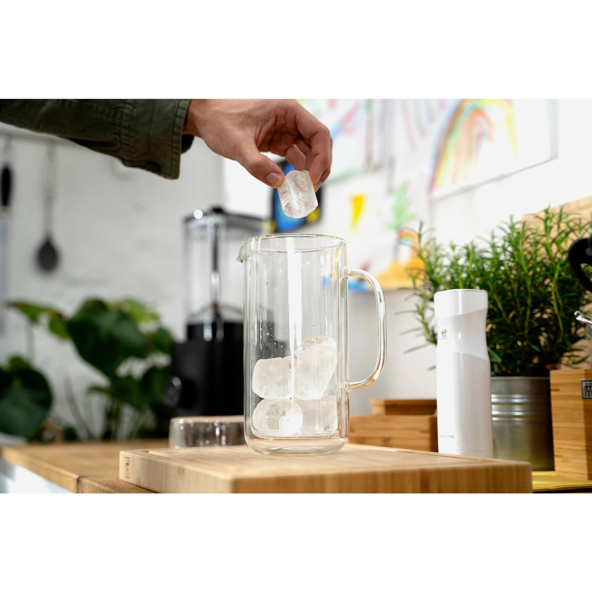 Alt View 2. ZWILLING - ZWILLING Sorrento Plus Double-Wall Carafe - Clear.