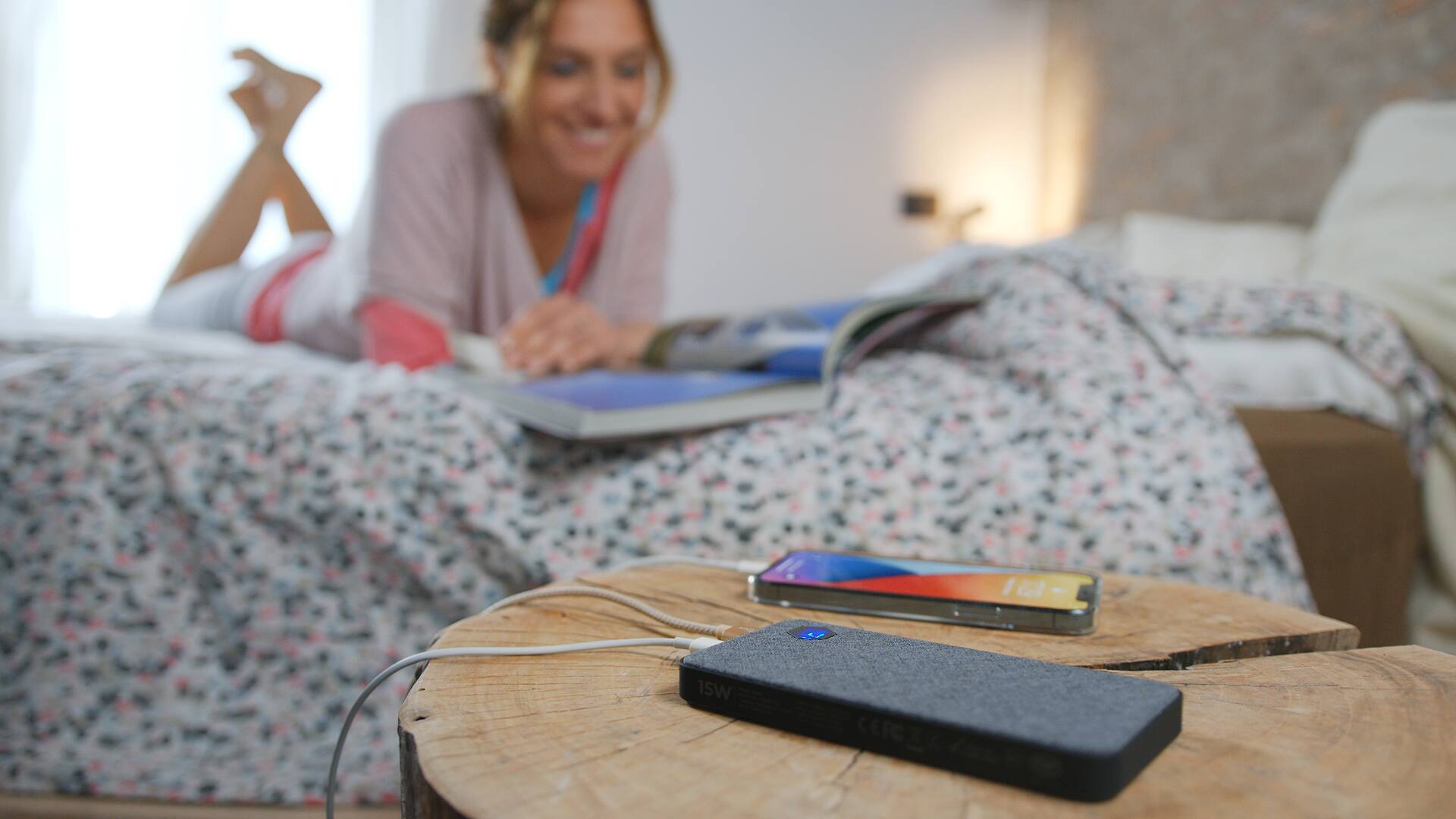 Alt View 17. Einova - Eggtronic Universal Ultra Fast Power Bank 63W - Canvas.