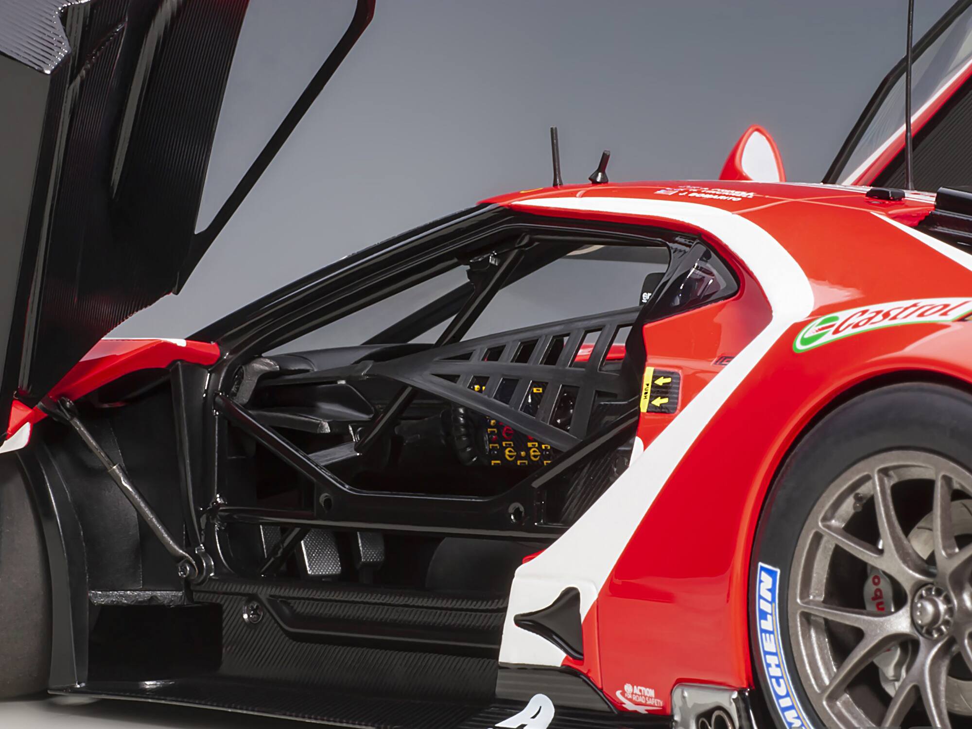 HINE HG TU IE Castrol e e . e  a ACTION 4S0 RCAC SIPEN MICHELIN