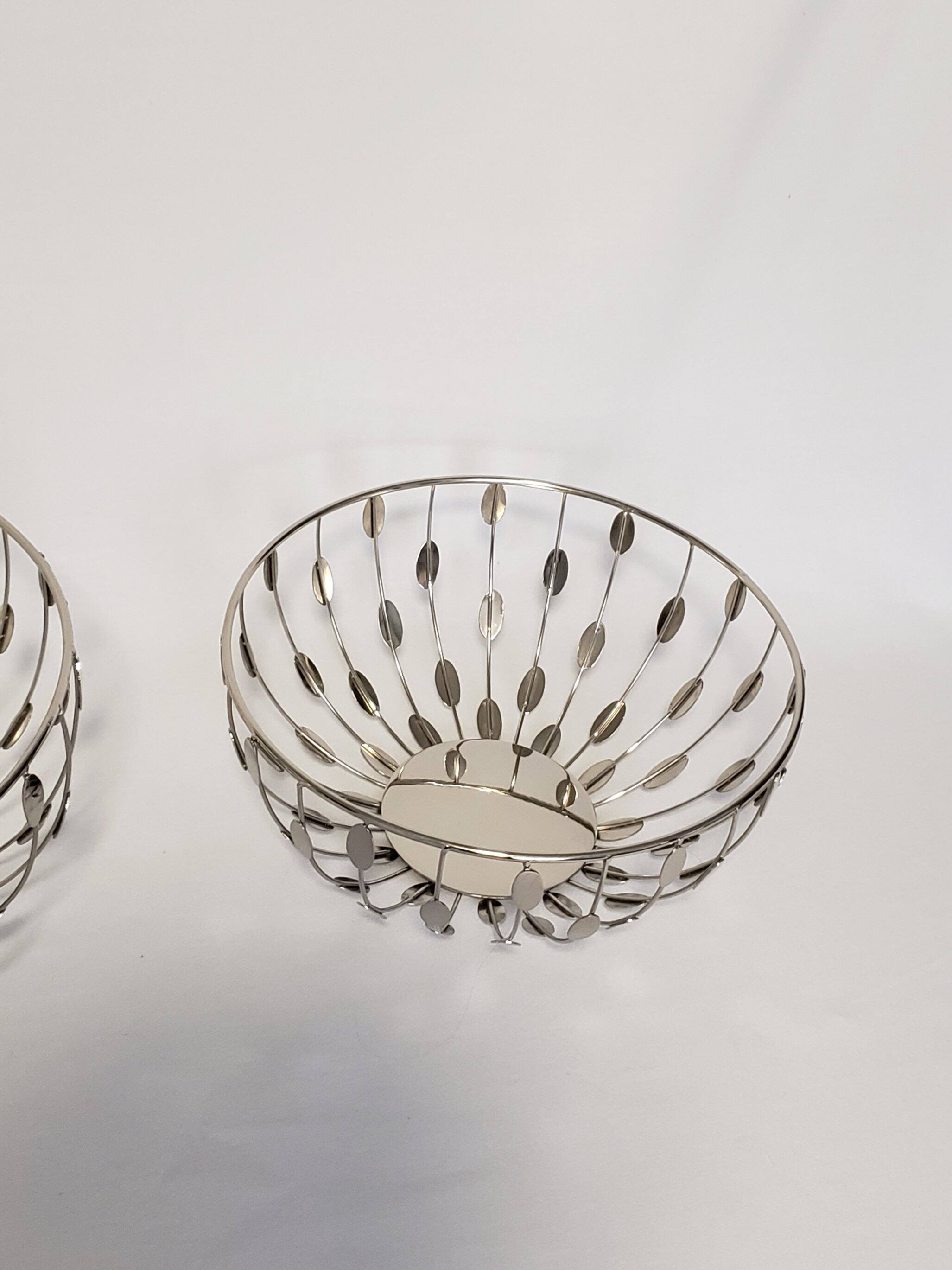 Angle. Jiallo - Silver Metallic 11" round basket - Silver.