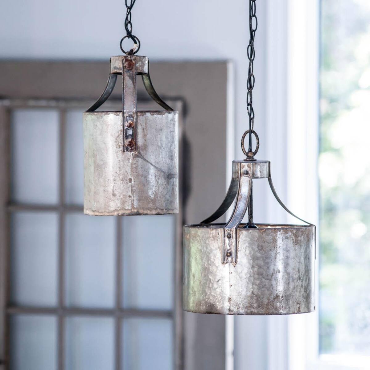 Angle. Loheer - Loheer Antique Silver Iron Chandelier, Industrial Farmhouse Pendant Light with Adjustable Chain.