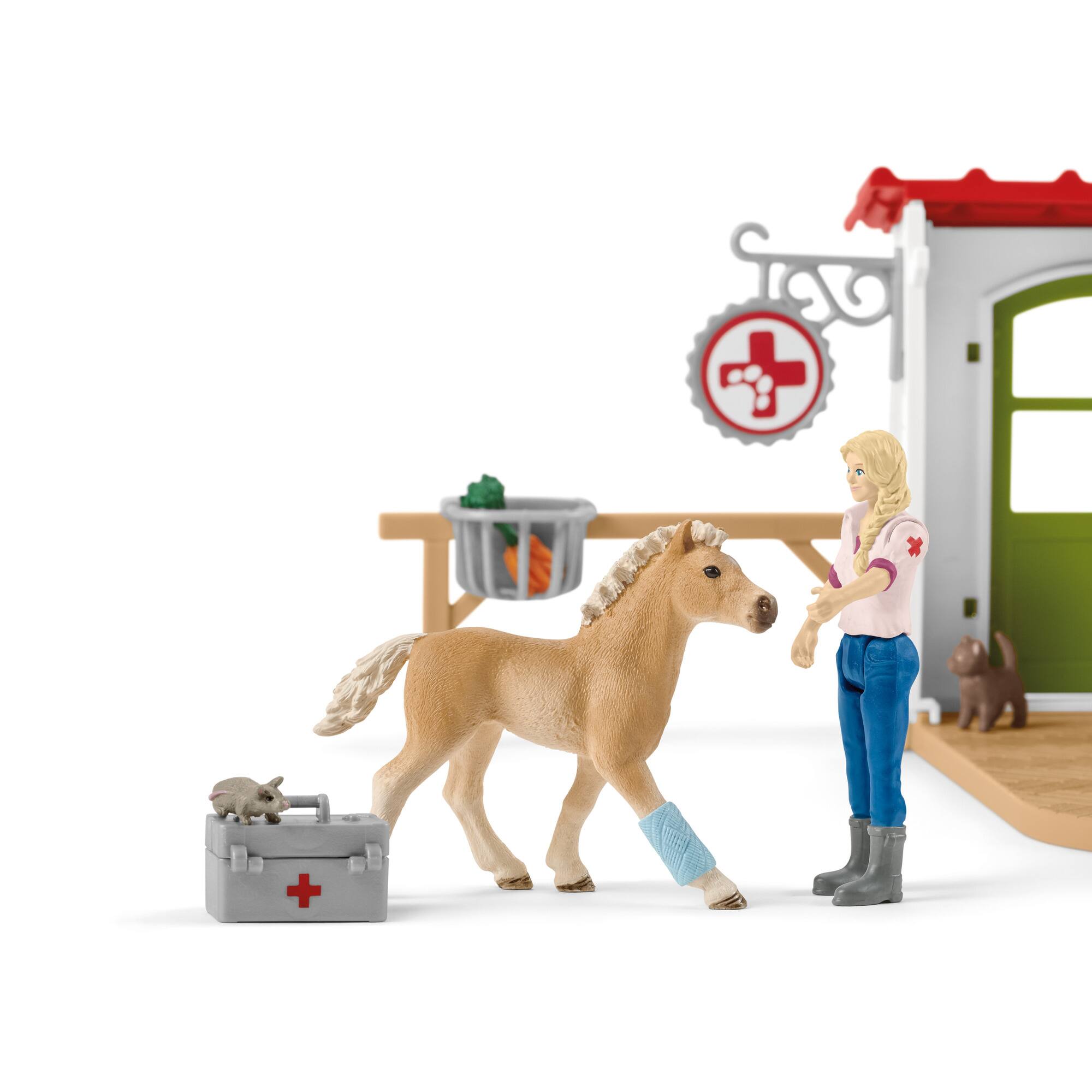 Alt View 1. Schleich - Veterinarian Practice With Pets.