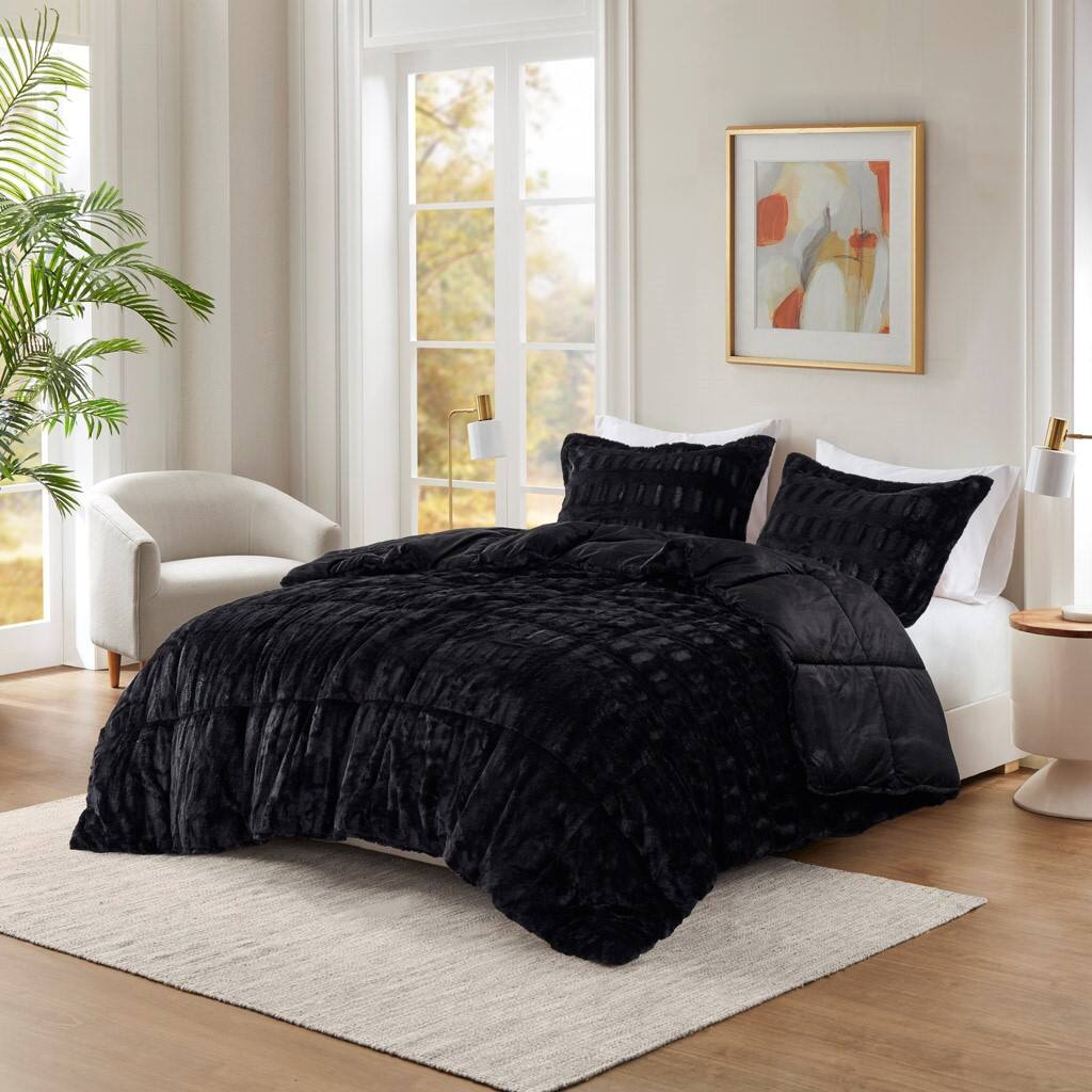 Alt View 1. Gracie Mills - Gracie Mills Garrett Back Print Long Fur to Solid Mink Comforter Set - Black.