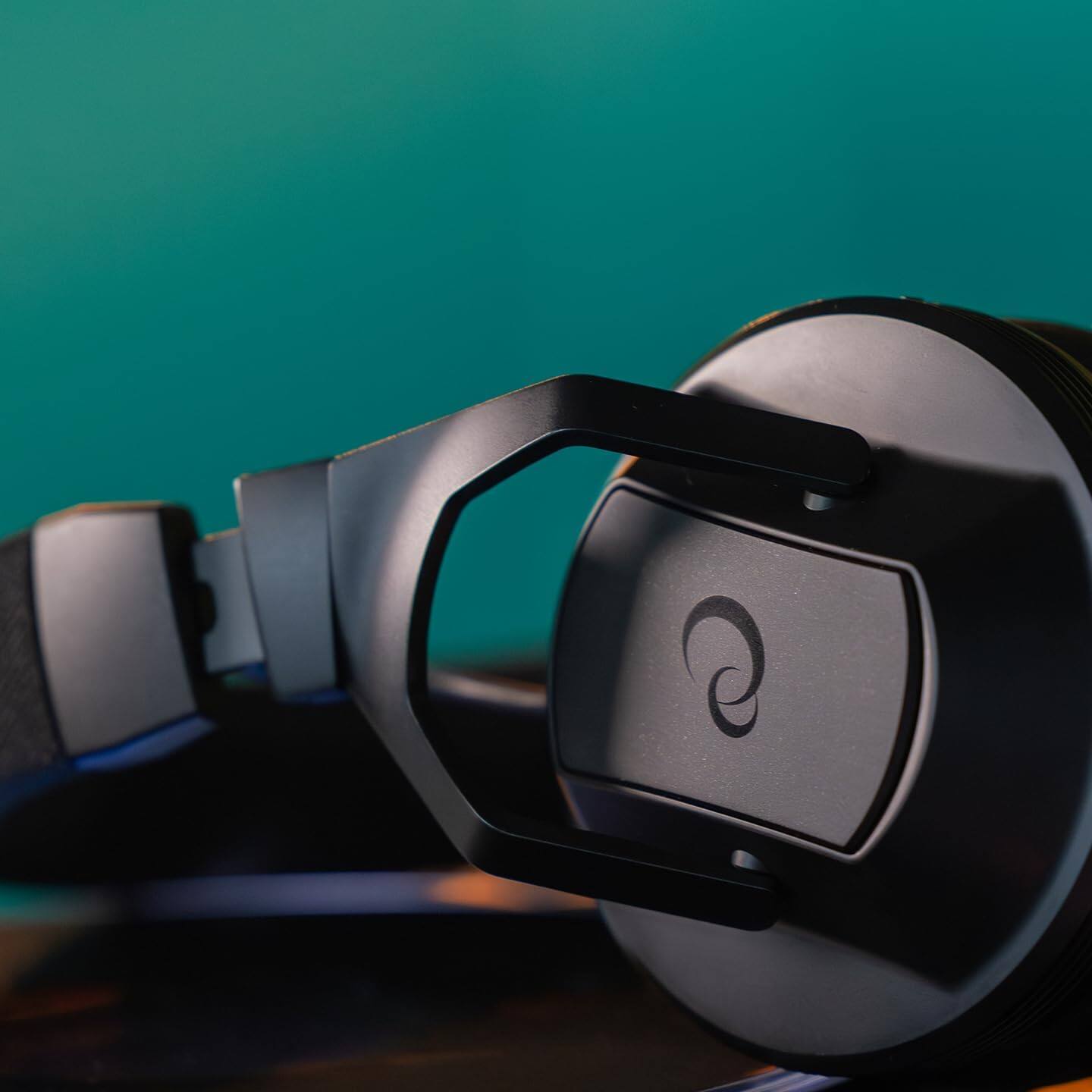 Alt View 2. Pioneer DJ - Professional Wireless DJ Headphones with Transmitter with SonicLink.