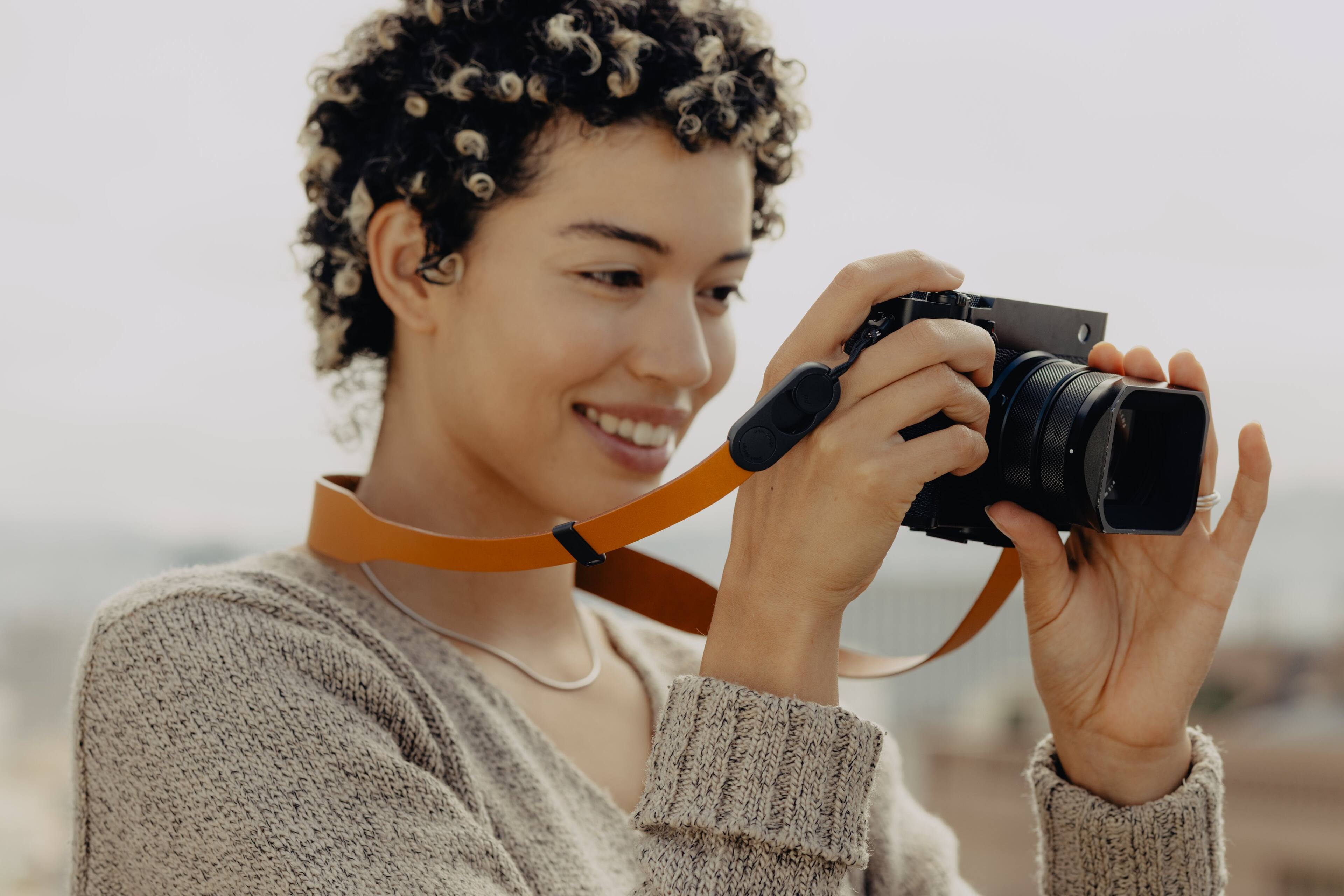 Back. Peak Design - Form Leather Camera Strap Short Amber - Amber.