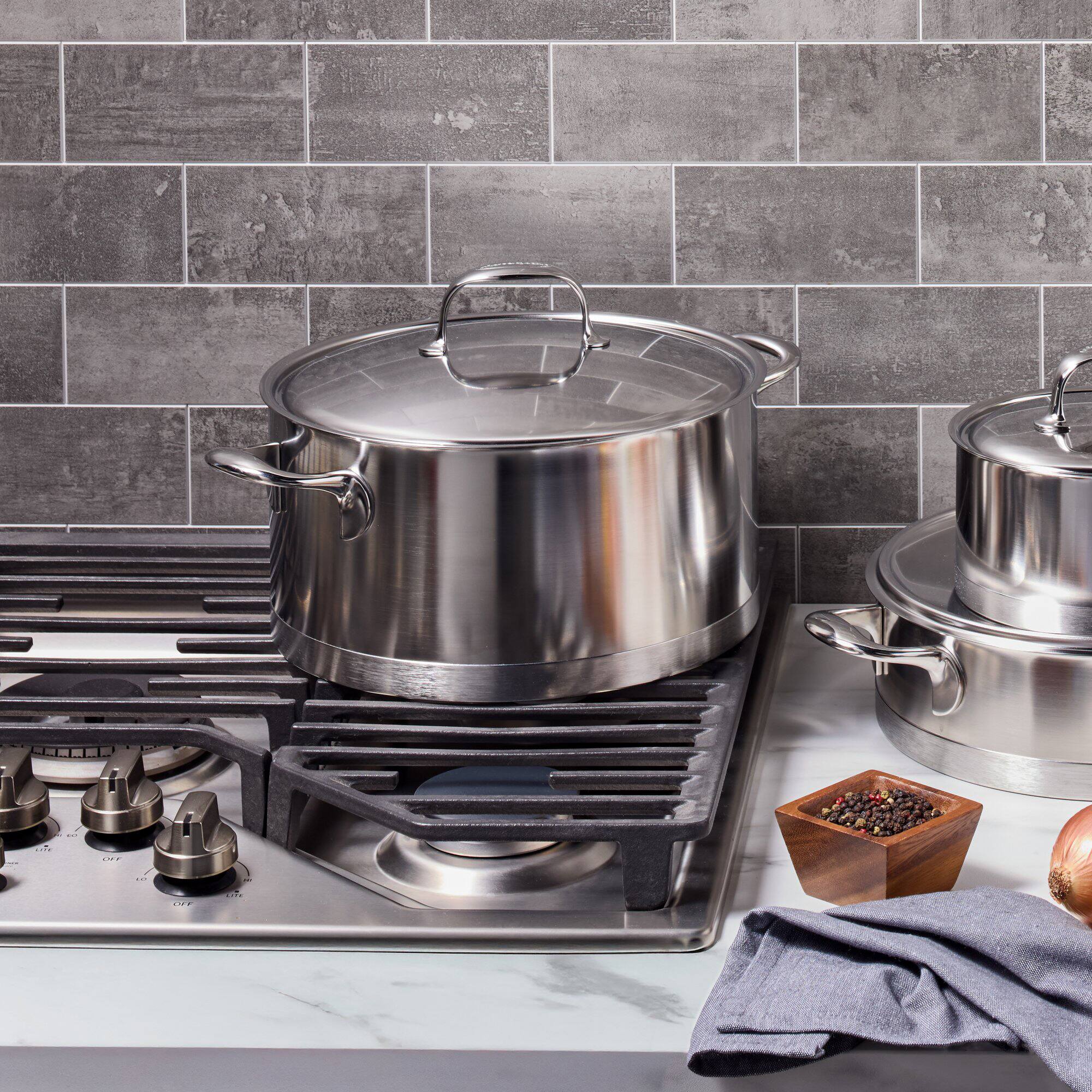 Alt View 2. Demeyere - Demeyere Atlantis 7, 8.9 qt Dutch Oven 7 Ply Made in Belgium - Stainless Steel.