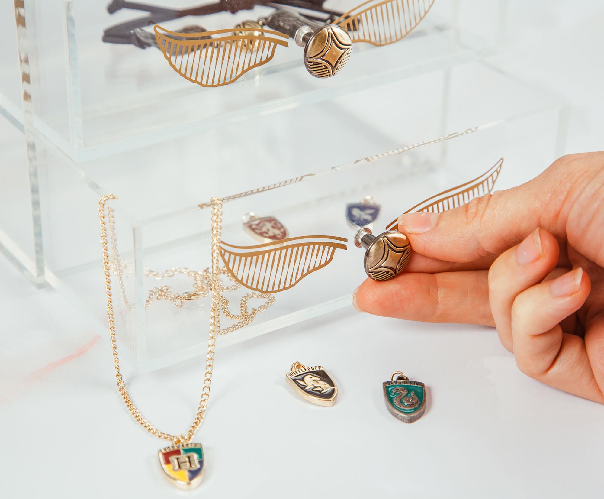 The text in the image appears to be a mix of letters and numbers. Here is the corrected and grouped text:

- WELEPHER AV4HER MSVART H
- H
- HUSKIES
- HUSKIES
- HUSKIES