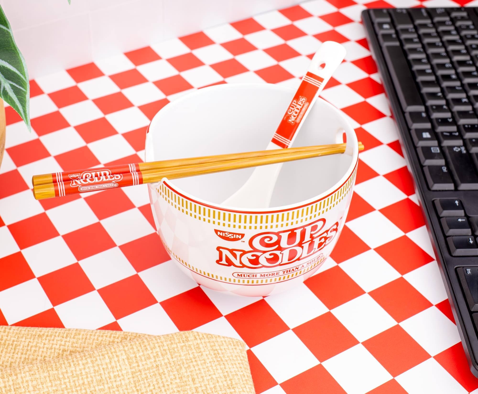F - NOODLES  
4 - CUP NOODLES  
NISSIN CUP NOODLES  
MUCH MORE THAN A SOUP