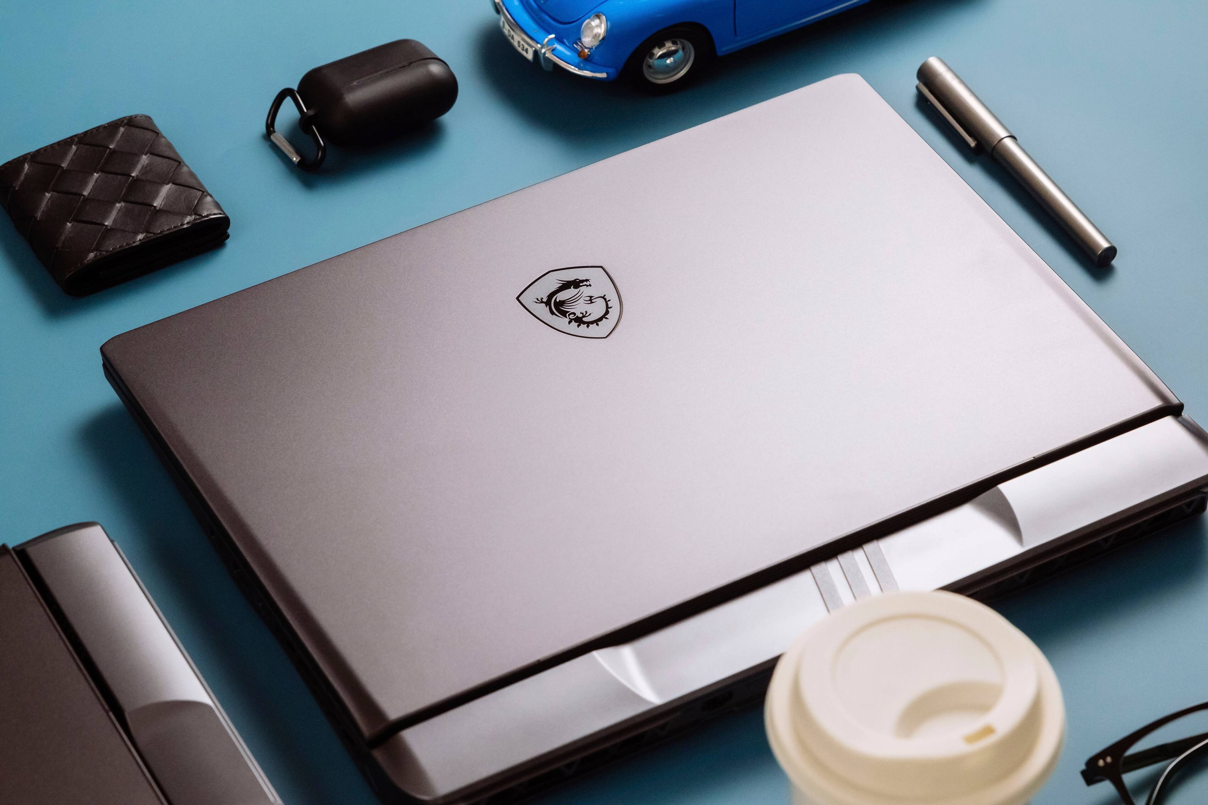 Alt View 12. MSI - Vector A16 HX AI 16" 240Hz QHD+ Gaming Laptop - AMD R9-8940HX - GeForce RTX 5080 - 32GB Memory - 1TBSSD - Cosmo Gray.