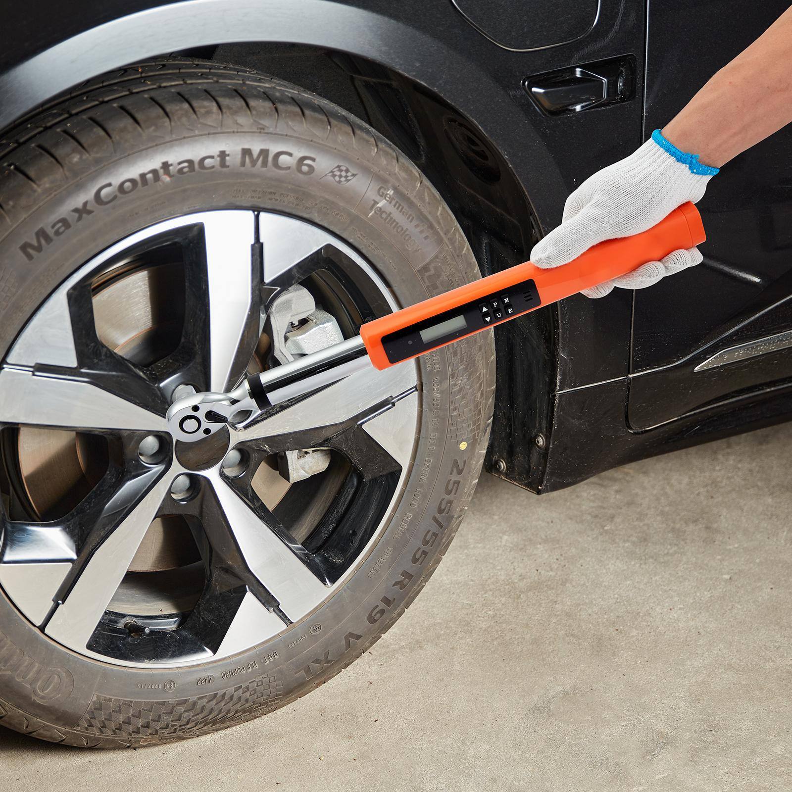MaxContact MC6  
German Technology  
AFM  
BEEEC  
1 I ER  
ohing_t_tscb  
50 2.30  
LA OS  
SEPas  
255/55 R 19  
1t  
SU 10  
Ka20  
XAGN LX