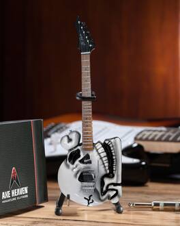 Axe Heaven - Signature Skull Mini Guitar Replcia BC-583 - COLLECTIBLES - Multicolor