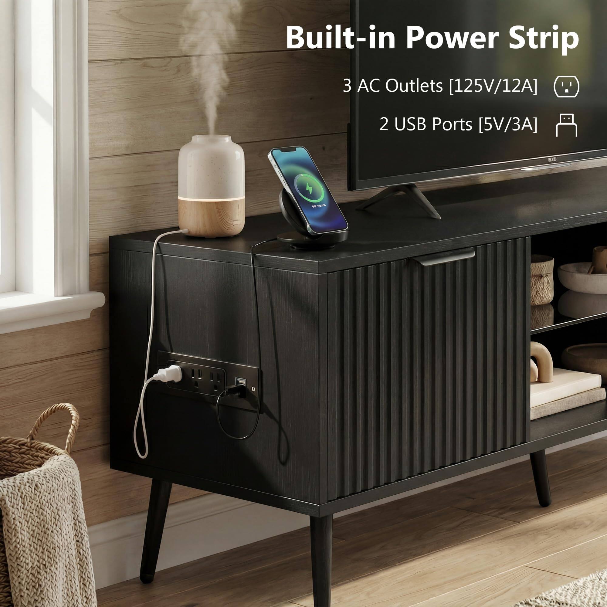 Built-in Power Strip  
3 AC Outlets [125V/12A]  
2 USB Ports [5V/3A]