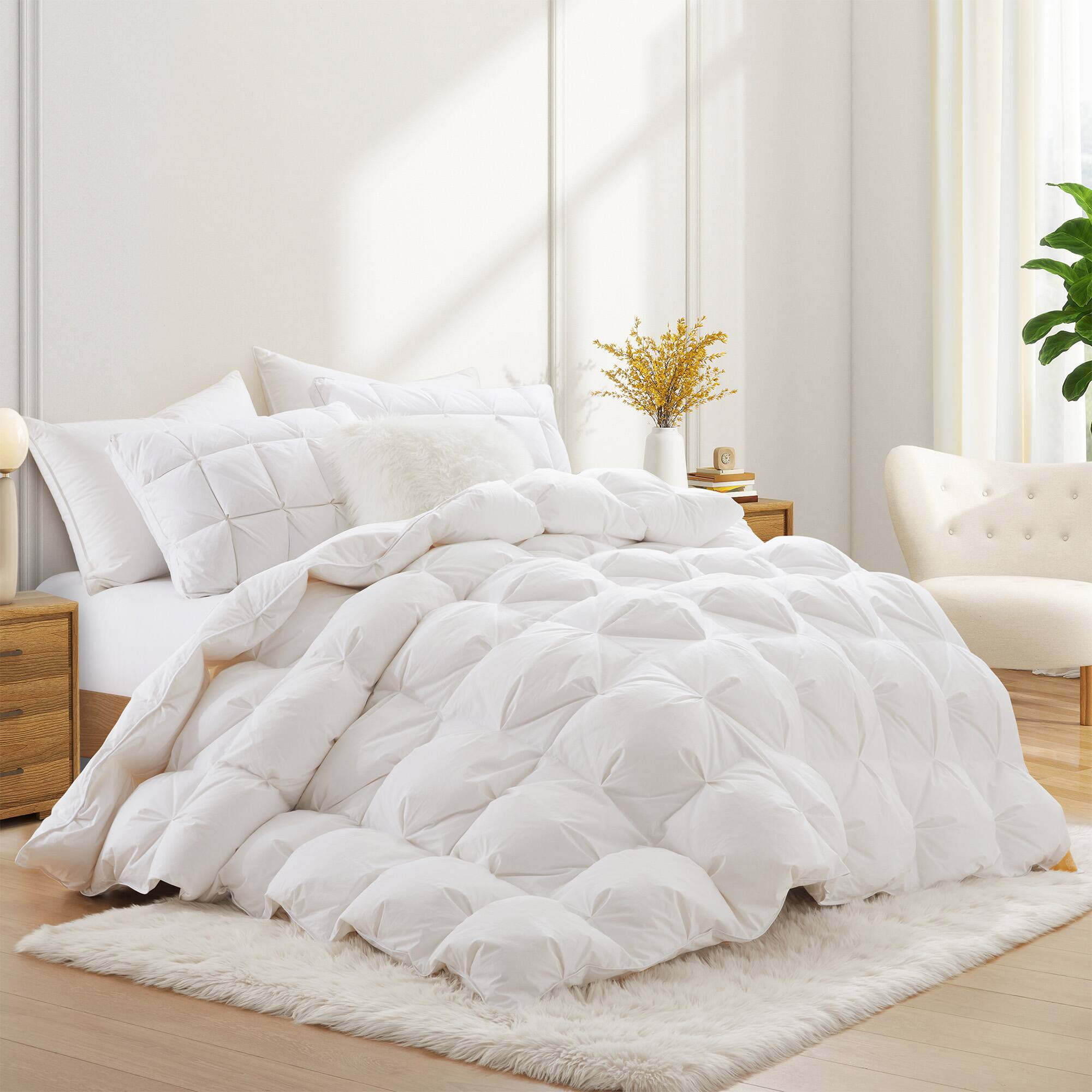 Alt View 2. Puredown - Puredown Heavyweight 800 Fill Power Puff 90% Down Comforter Made in Germany, Full/Queen - White.
