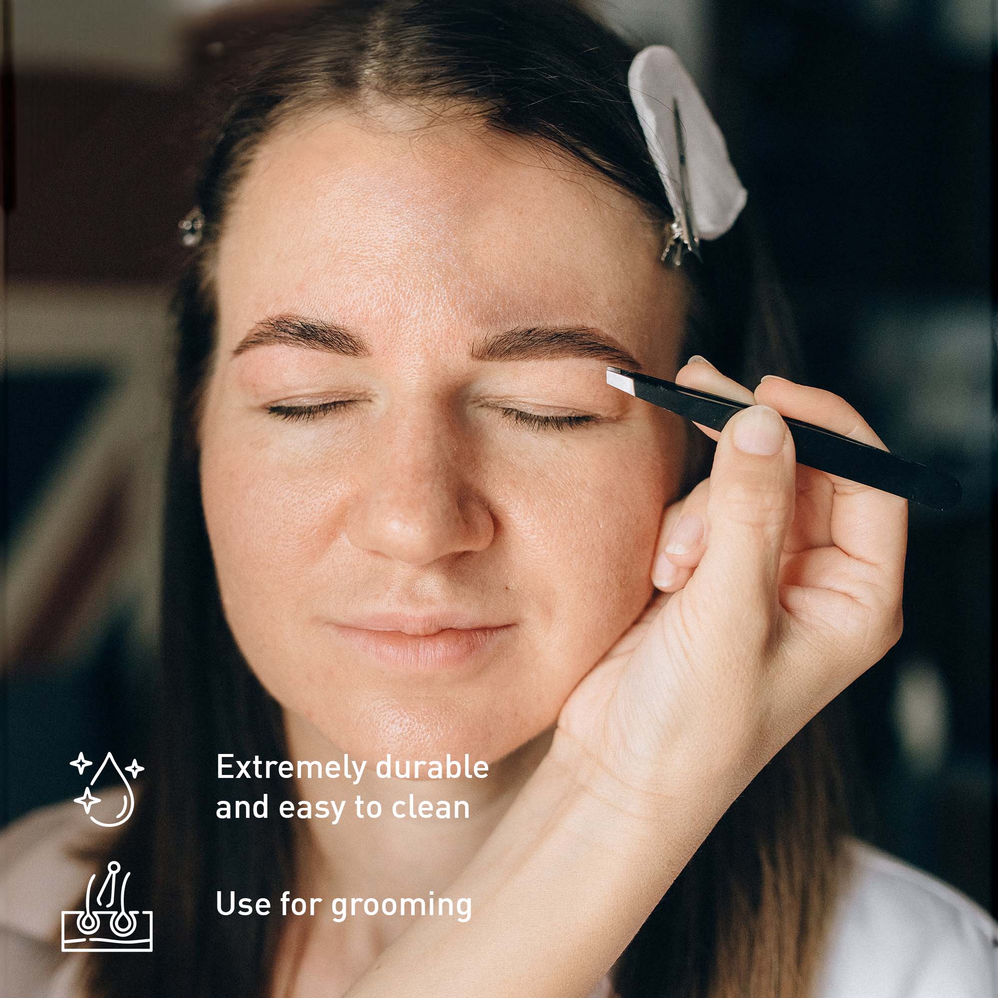 Extremely durable and easy to clean  
Use for grooming