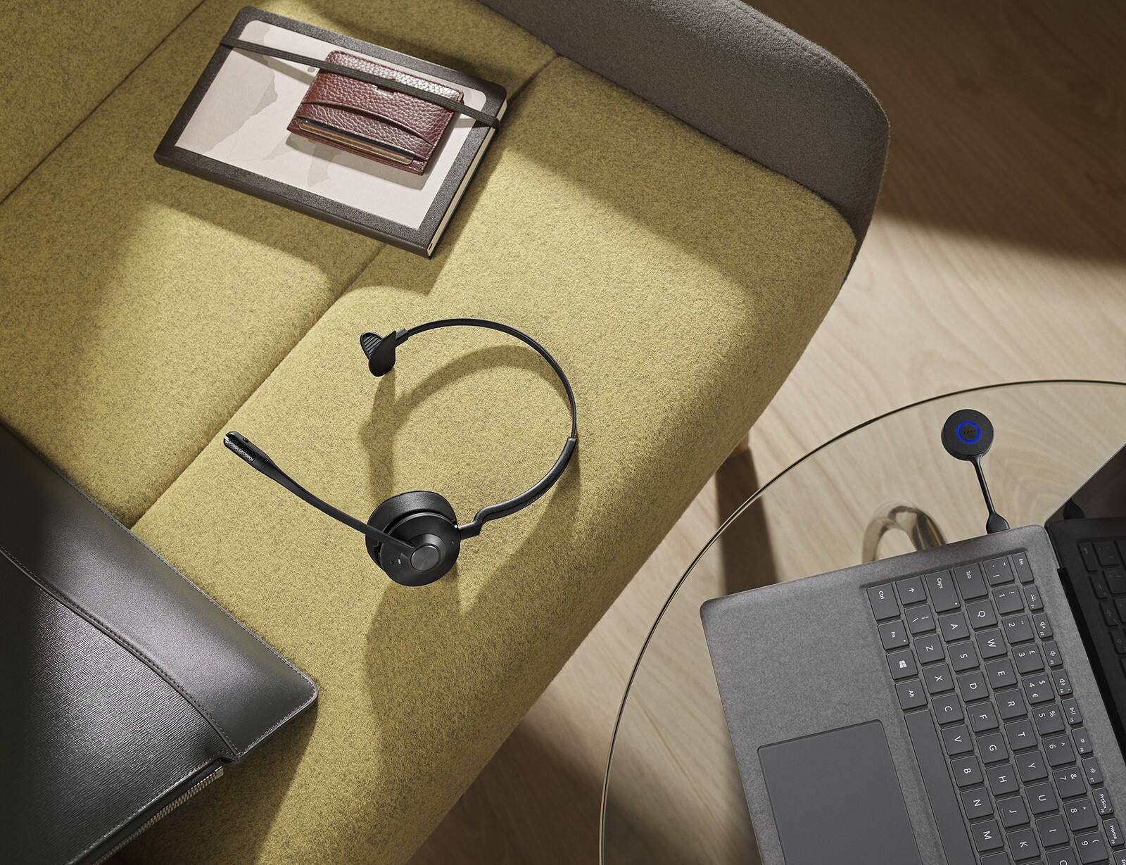 Alt View 4. Jabra - engage 55 - usb-a uc mono with charging stand wireless headset / music - Black.