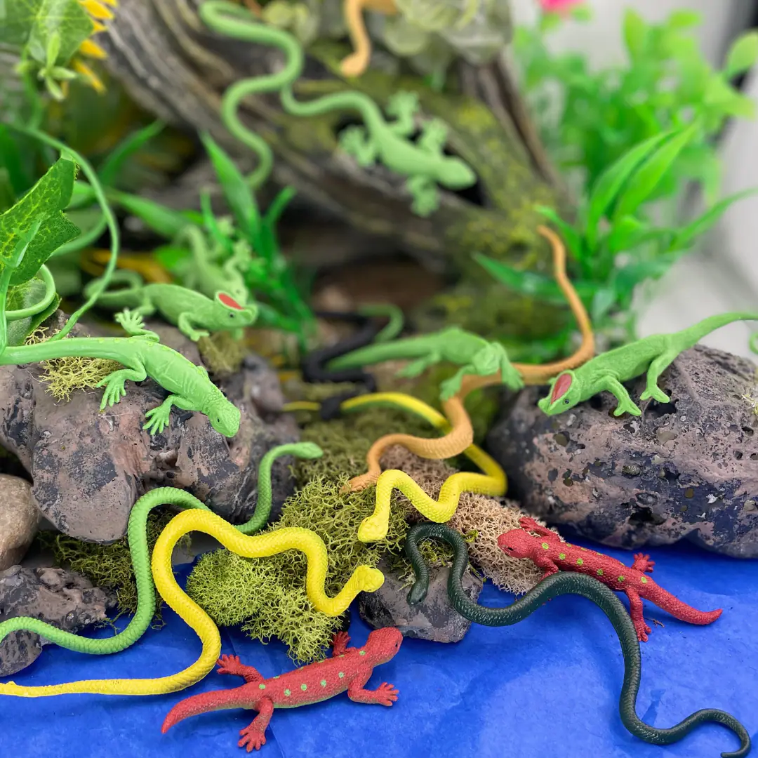 Alt View 3. Safari Ltd. - Reptiles Toob Toy.