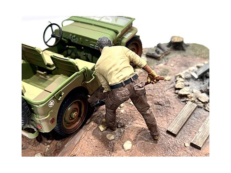 Left. American Diorama - "4X4 Mechanic" Figure 4 for 1/18 Scale Models by American Diorama - Multi.