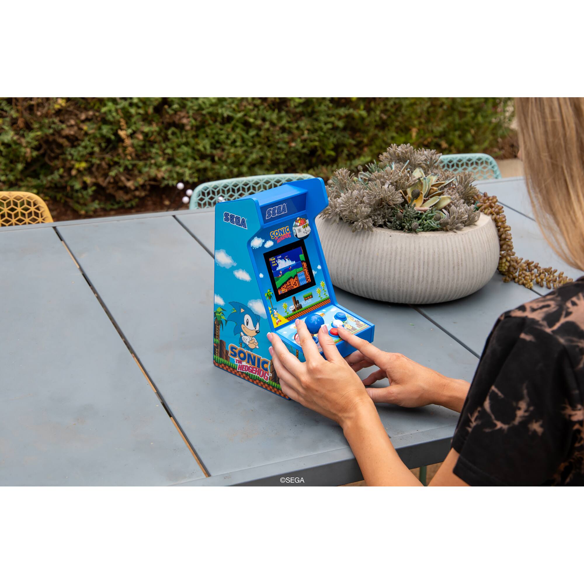 SEGA  
SONIC THE HEDGEHOG  
©SEGA