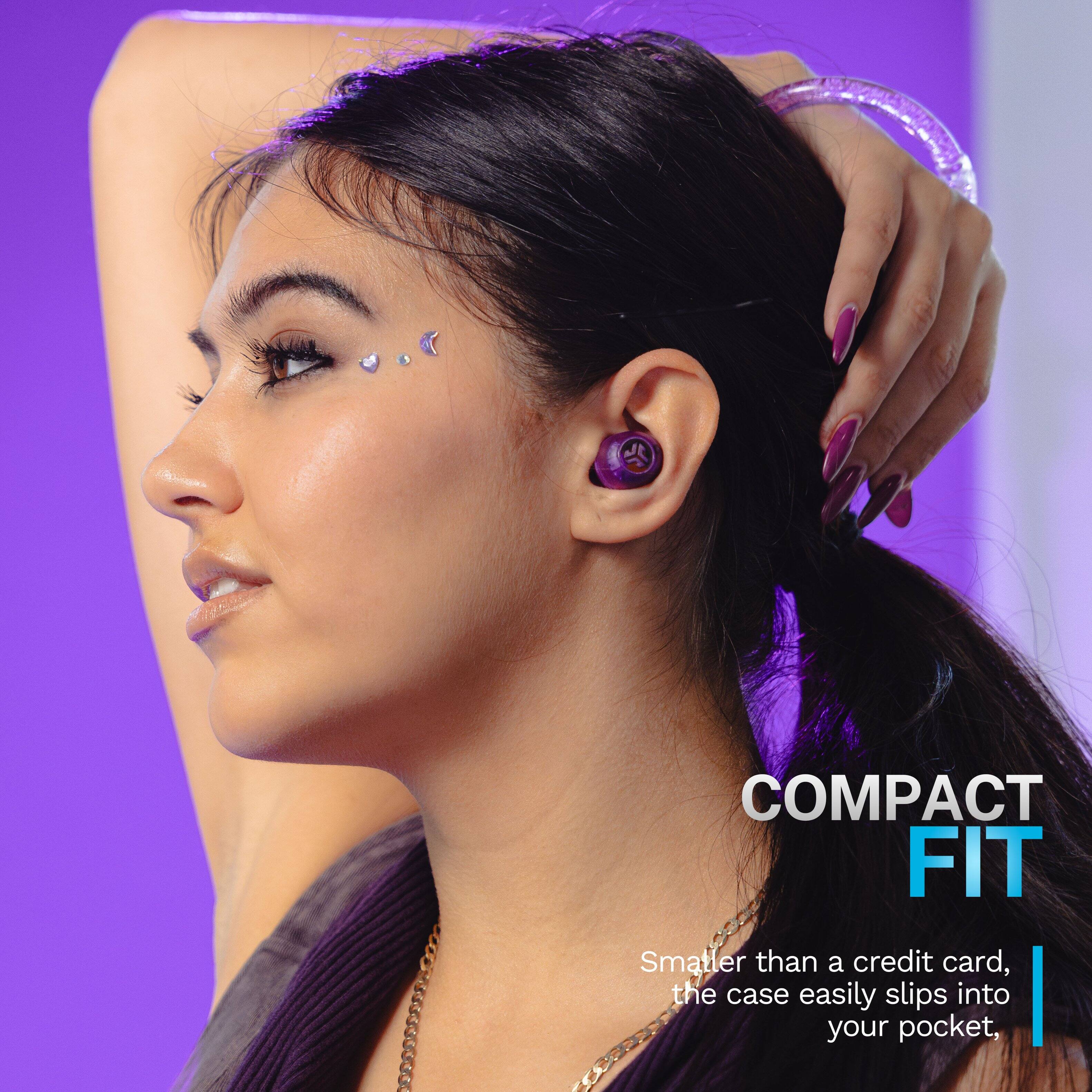 COMPACT FIT  
Smaller than a credit card, the case easily slips into your pocket.