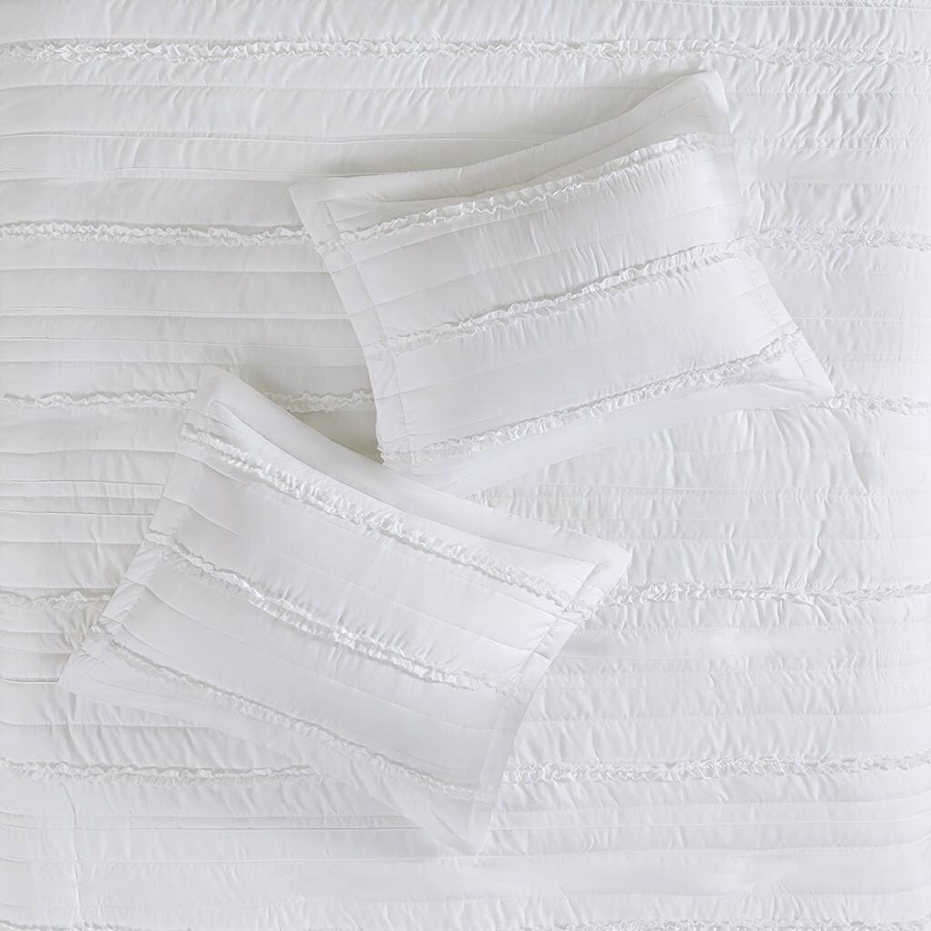 Alt View 3. Gracie Mills - Gracie Mills Sheila 4-Piece 2-in-1 Duvet Set - White.