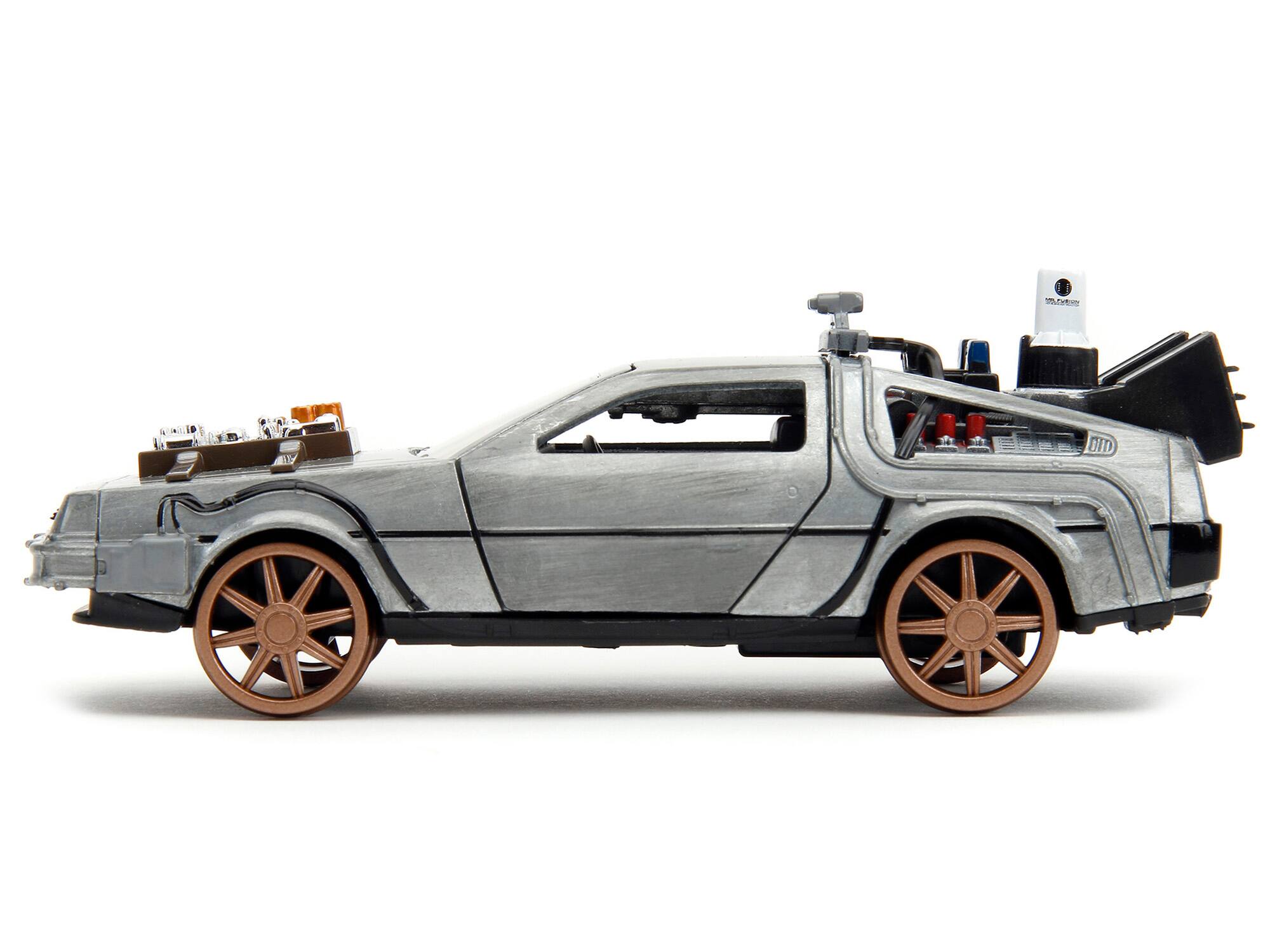 Angle. Jada - DeLorean DMC Time Machine Brushed Metal Train Wheel Version Back to the Future Part III Movie 1/32 Hollywood Rides - Grey.