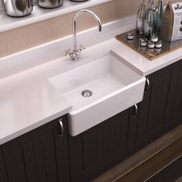 Winpro - Farmhouse Apron Front Fireclay 30 in. x 18 in. x 10 in. Plain Single Bowl Kitchen Sink with Center Drain - White