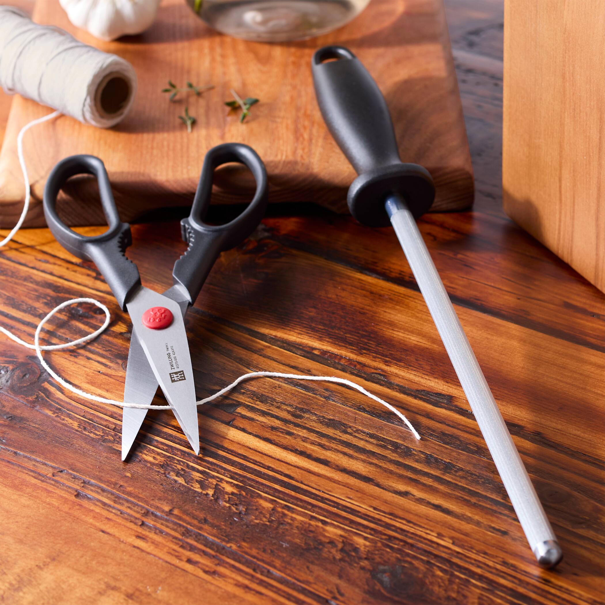 The text on the image reads:

"ZWILLING
LRE"