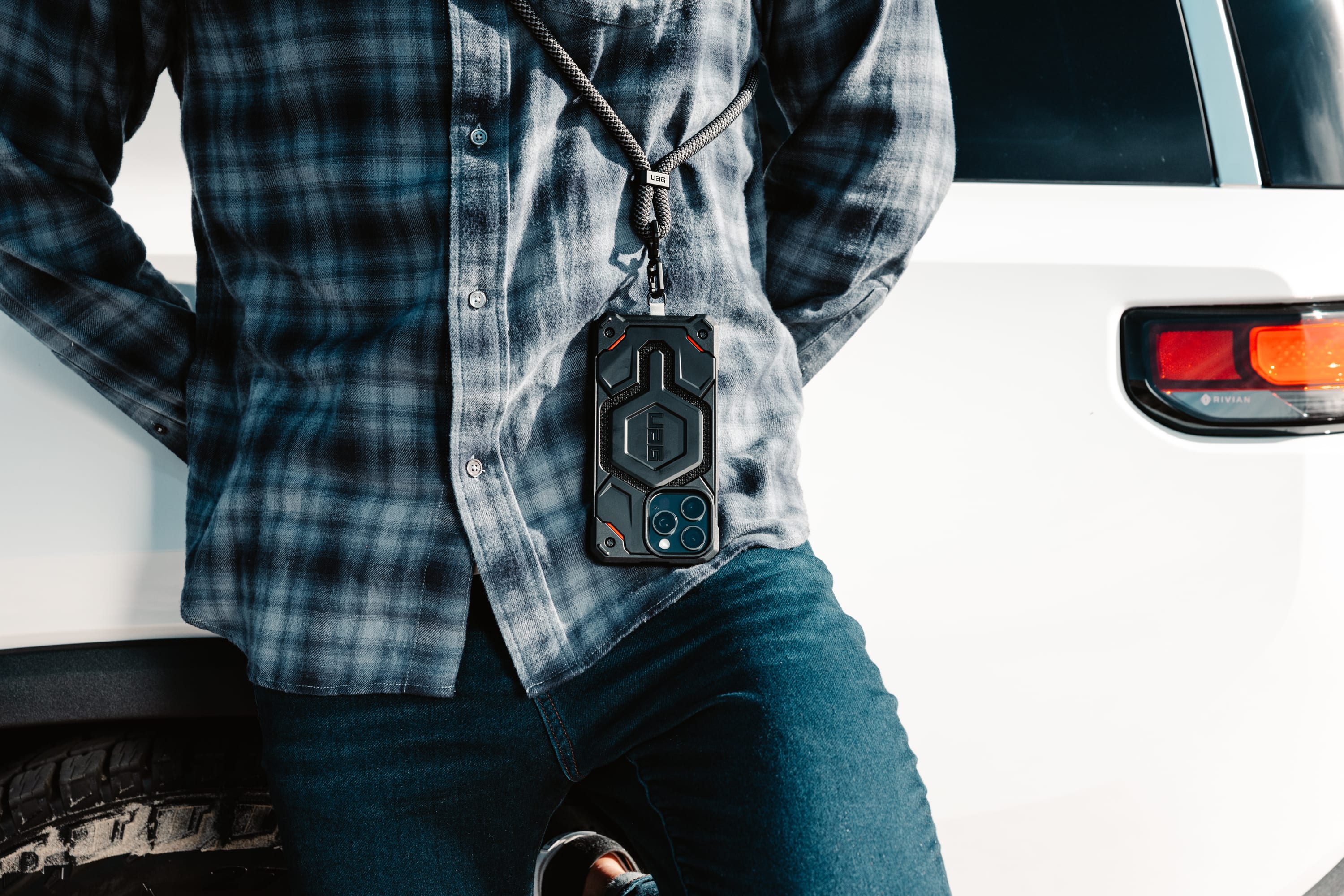 The text on the image reads "Les Rivian."