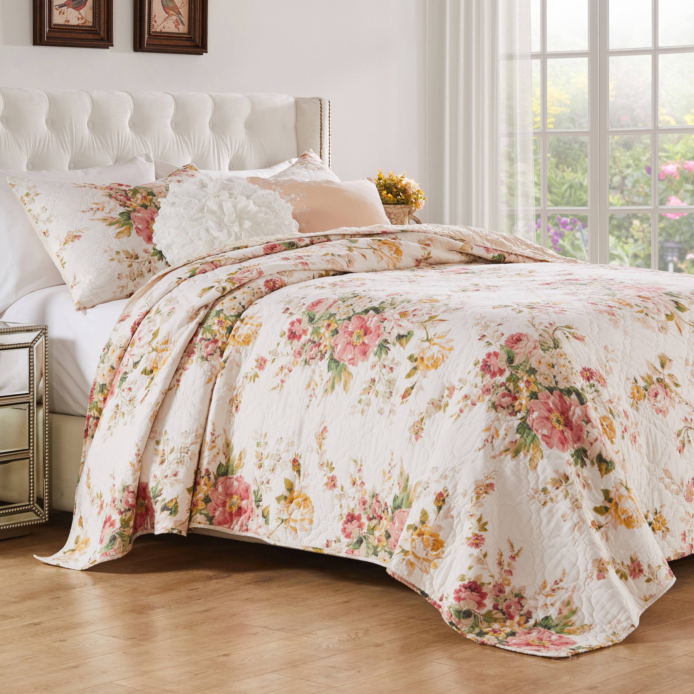 Angle. BreeBe - Grace Quilt Set 3-Piece Full/Queen - Buttercup.