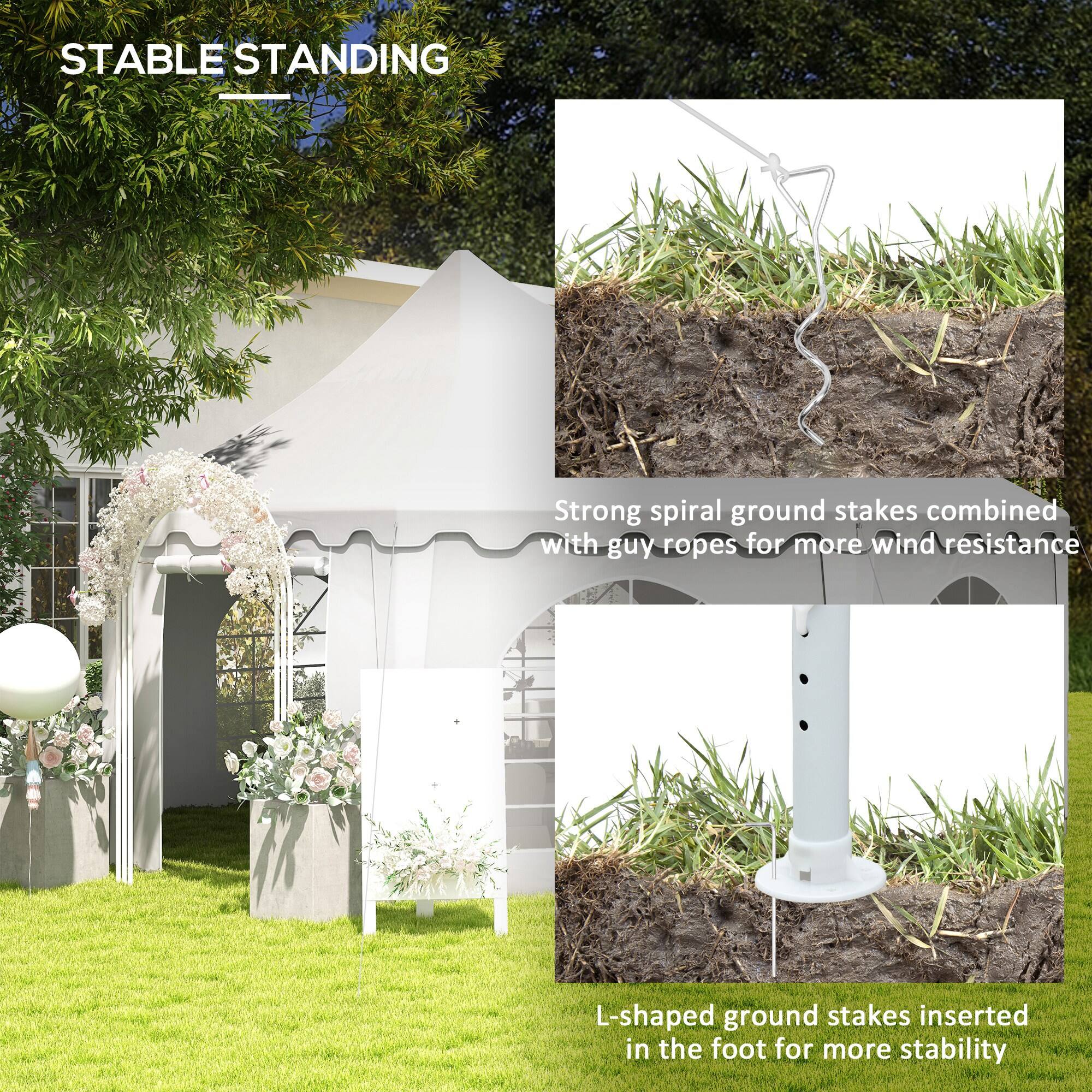 STABLE STANDING
Strong spiral ground stakes combined with guy ropes for more wind resistance
L-shaped ground stakes inserted in the foot for more stability