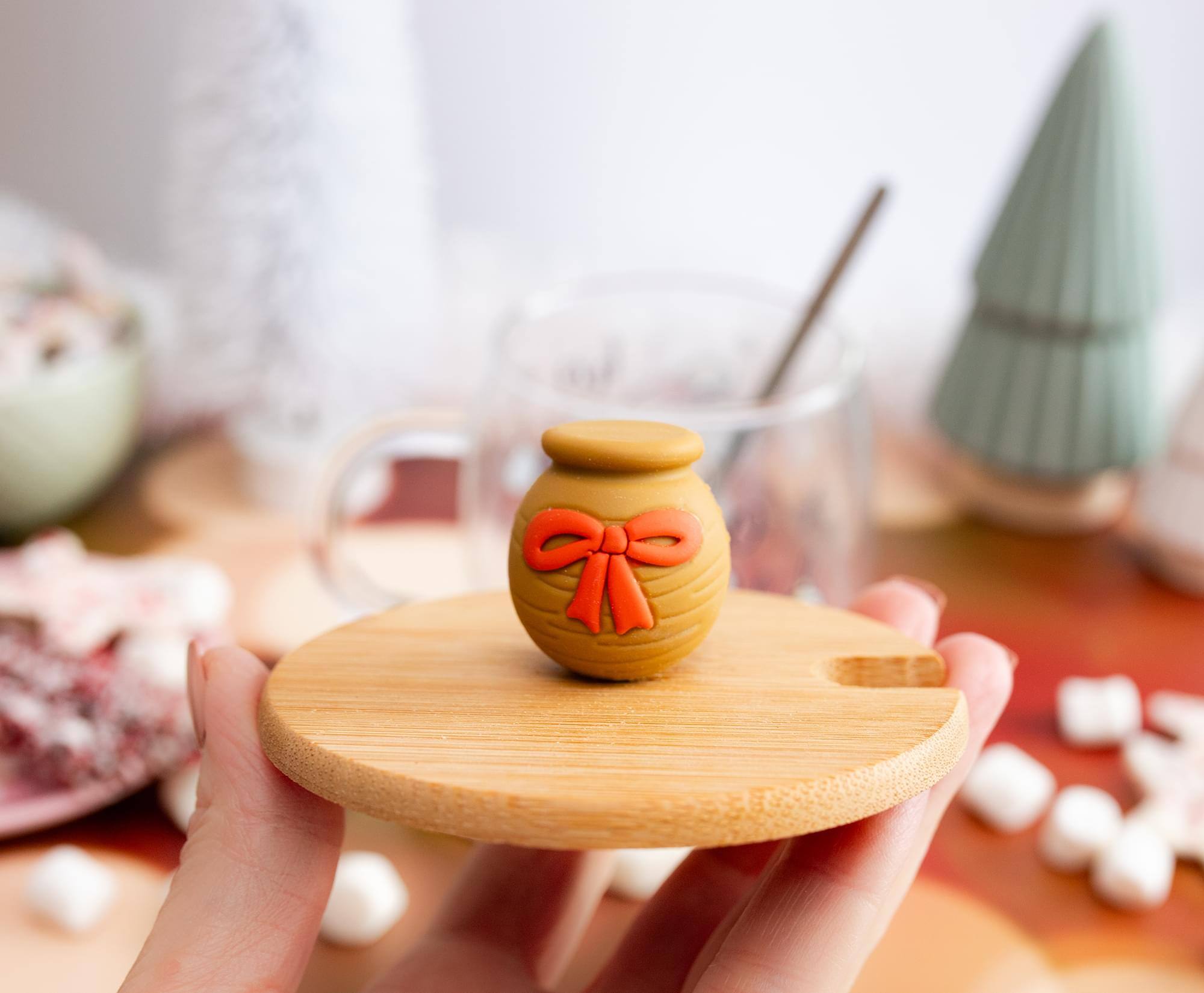 Alt View 3. Disney - Disney Winnie the Pooh Holiday 17-Ounce Glass Coffee Mug With Lid and Spoon - Clear.