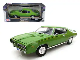 1969 Pontiac GTO Judge 1/18 Diecast Car Model by Motormax - Green