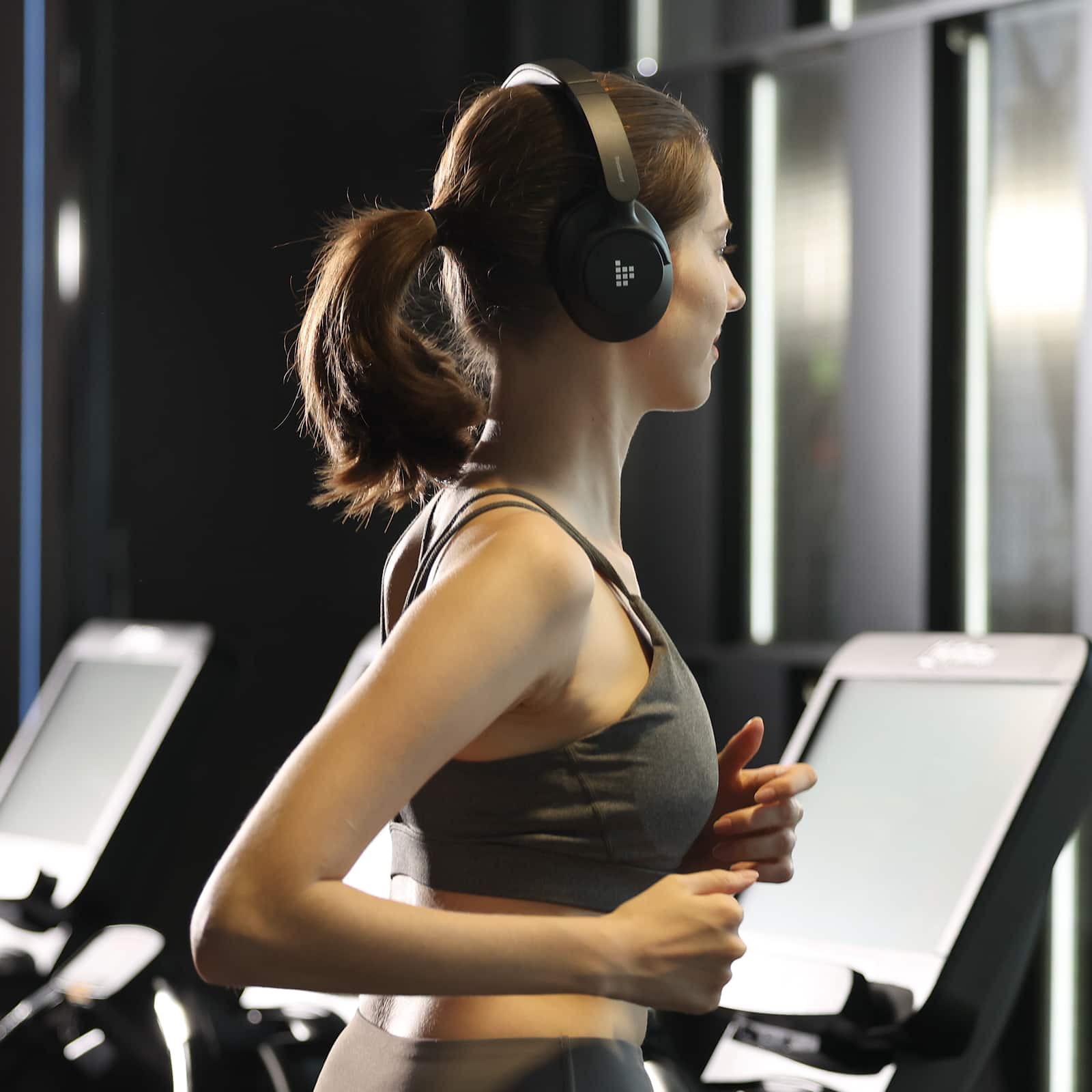 Alt View 14. Tronsmart - Q20S Hybrid Active Noise Cancelling Headphones, Comfort Wireless Over-Ear Headsets, 60H Playtime, Hi-Res Audio Deep Bass - Black.