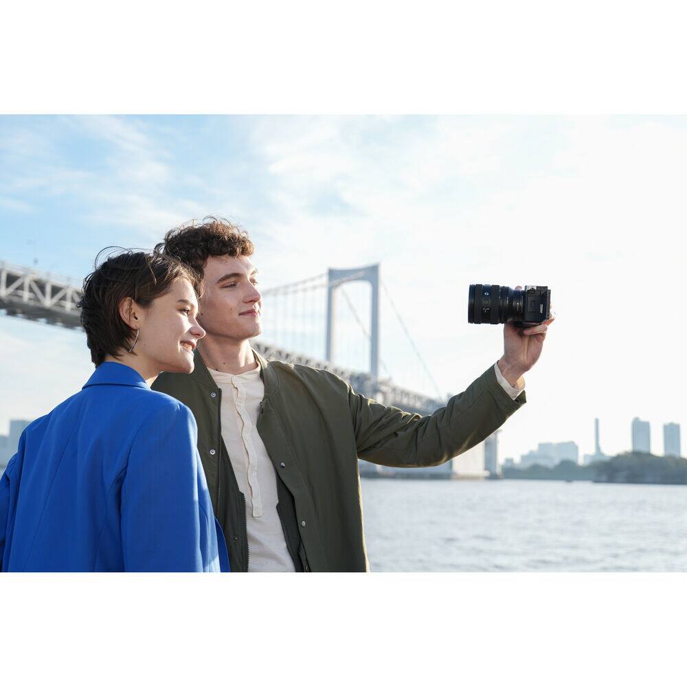 Alt View 6. Sony - Sony FE 20-70mm f/4 G Lens (Sony E) (SEL2070G) + 64GB Memory Card + More - Bundle - Black.